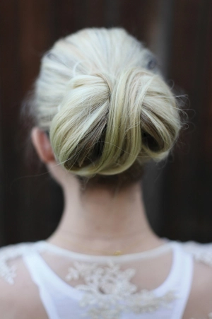 100 perfect hair days: step-by-steps for pretty waves, braids, curls, buns, and more! - Ảnh 3