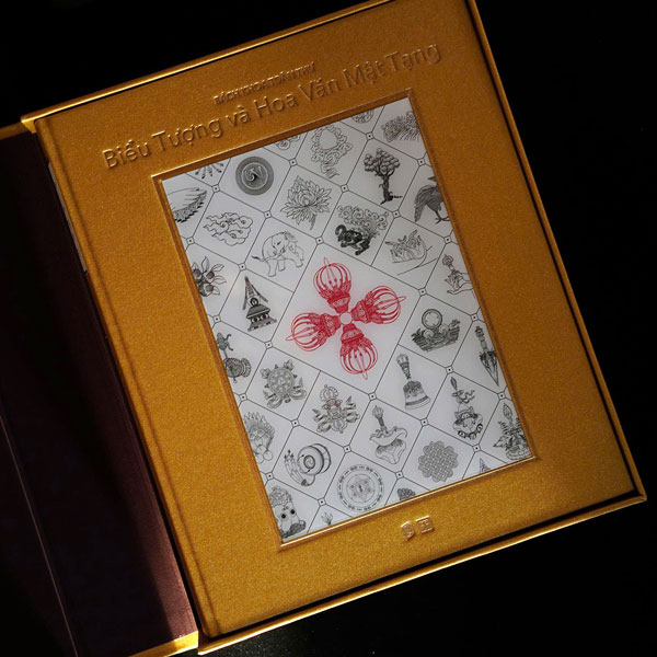 Bach Khoa Toan Thu Bieu Tuong Va Hoa Van Mat Tang - An Ban Gioi Han - Bia Buckram - Ban Co Hop + Chu Ky Tac Gia Va Dich Gia
