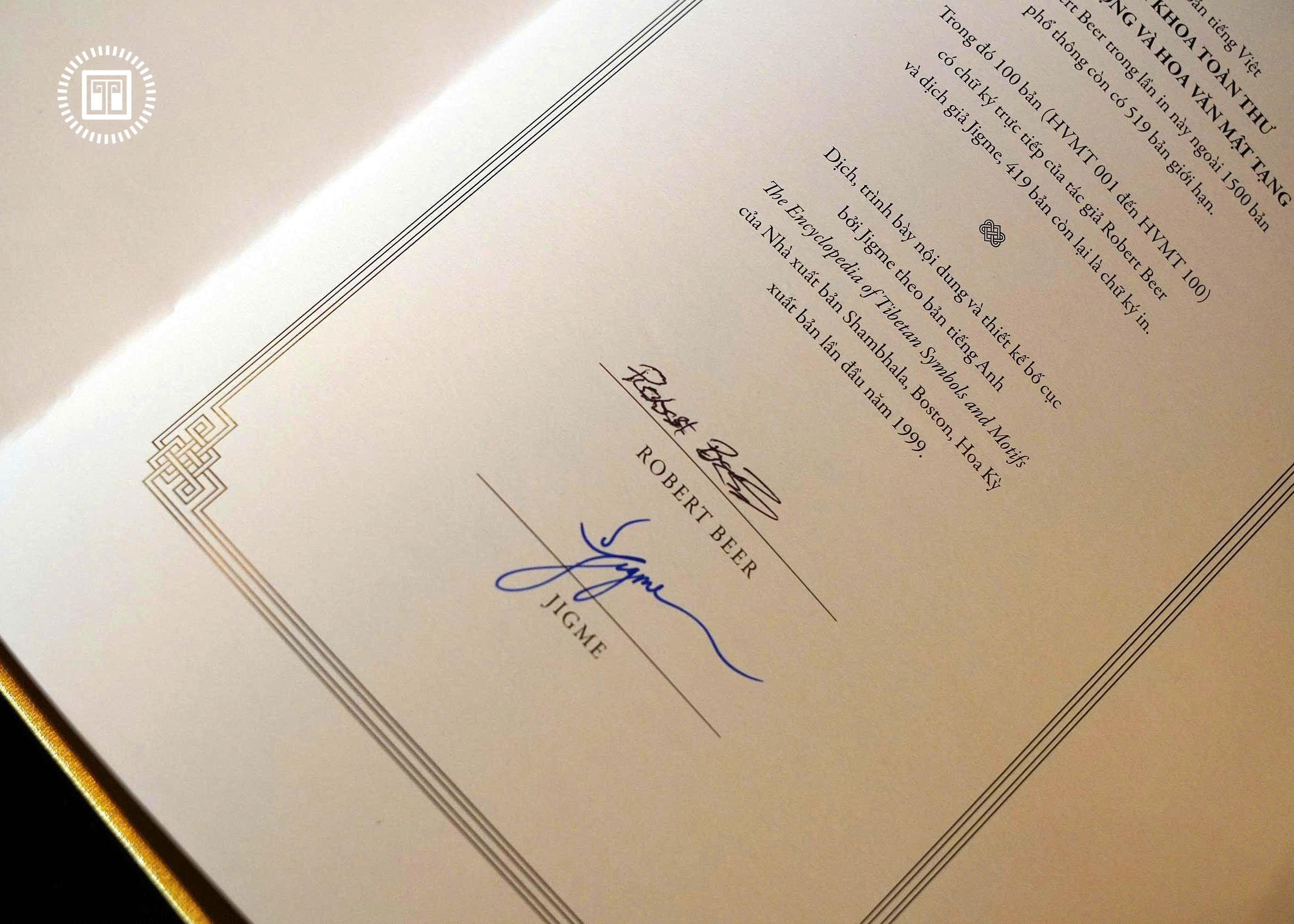 Bach Khoa Toan Thu Bieu Tuong Va Hoa Van Mat Tang - An Ban Gioi Han - Bia Buckram - Ban Co Hop + Chu Ky Tac Gia Va Dich Gia - Ảnh 10