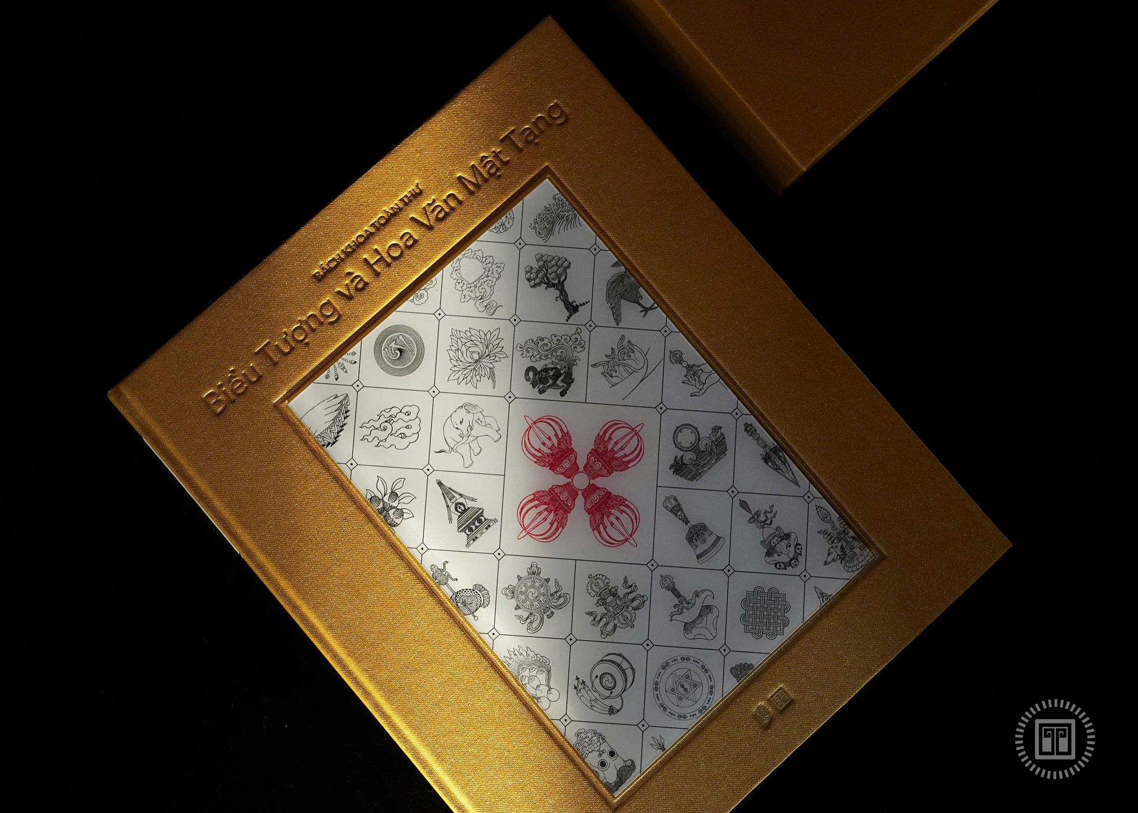 Bach Khoa Toan Thu Bieu Tuong Va Hoa Van Mat Tang - An Ban Gioi Han - Bia Buckram - Ban Co Hop + Chu Ky Tac Gia Va Dich Gia - Ảnh 3