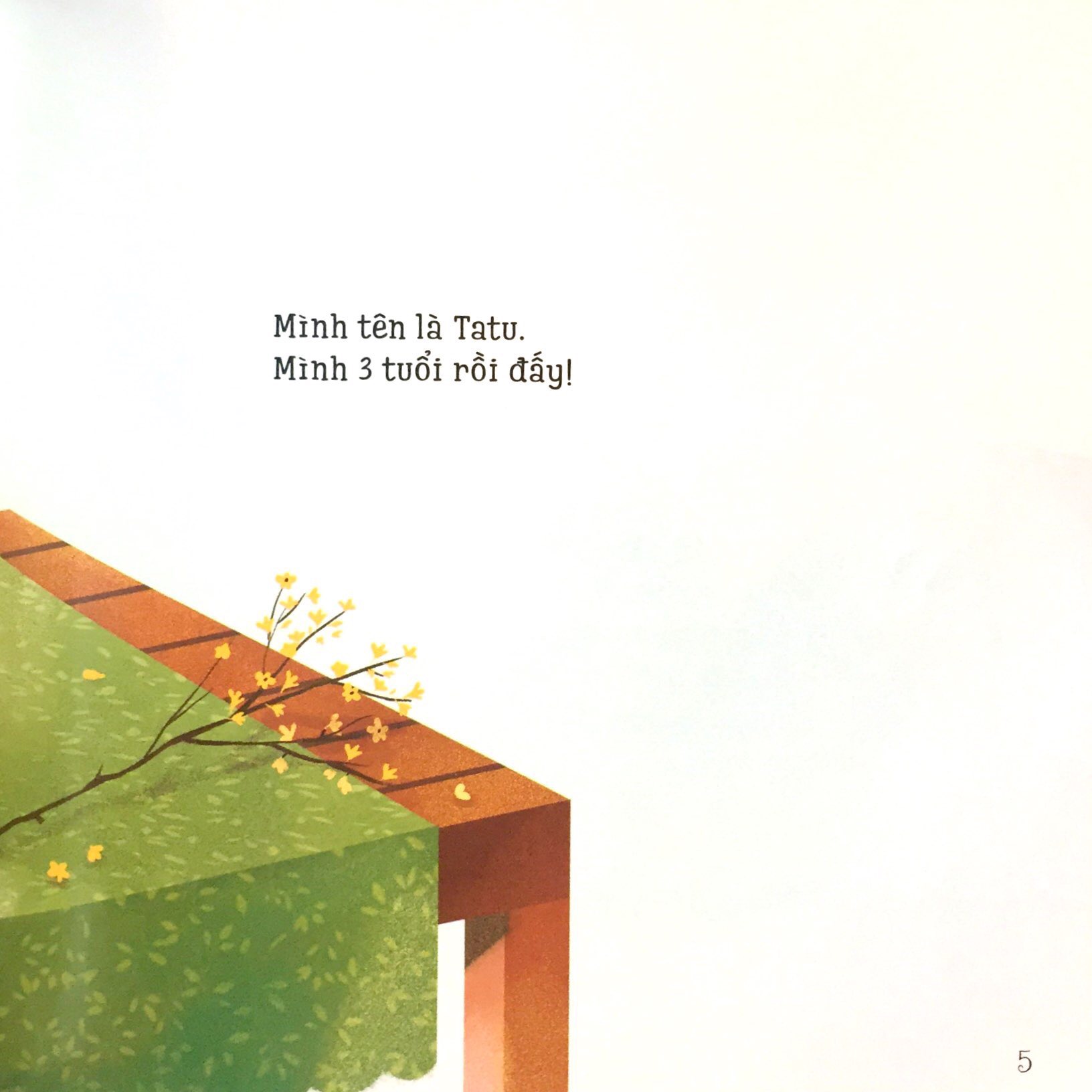 bé con của mẹ ơi! có một con sâu đo bò lên người mình - Ảnh 2