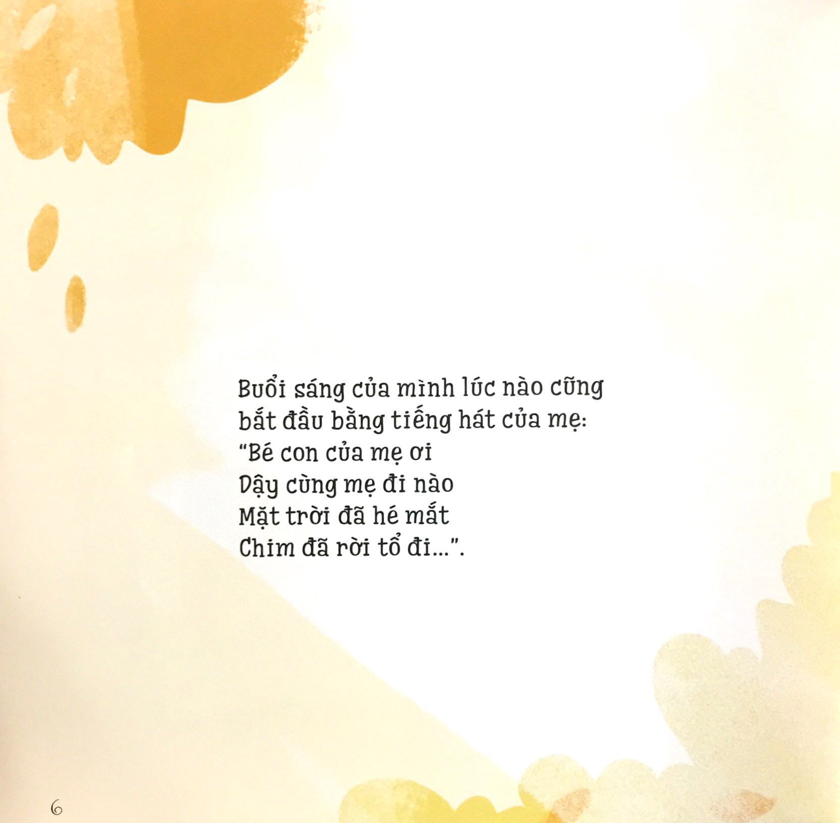 bé con của mẹ ơi! có một con sâu đo bò lên người mình - Ảnh 3