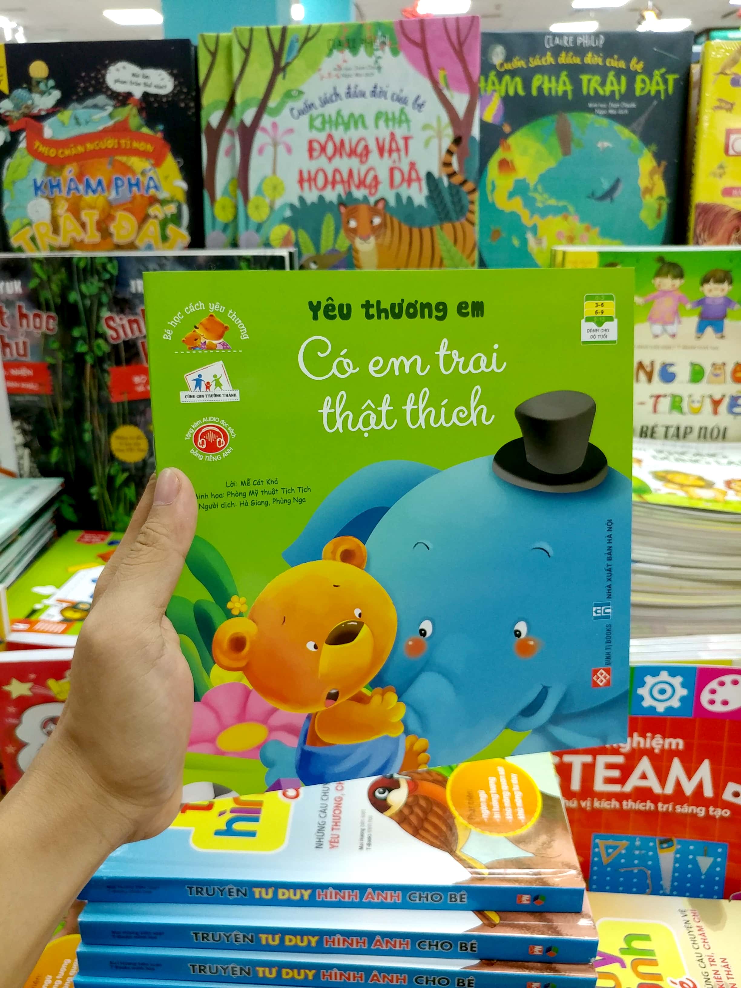 bé học cách yêu thương - yêu thương em - có em trai thật thích - Ảnh 7