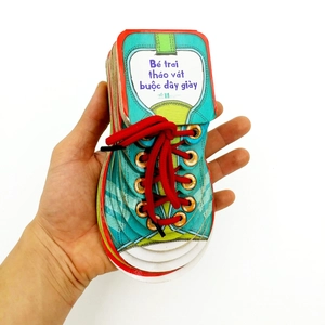 bé trai tháo vát buộc dây giày - Ảnh 7