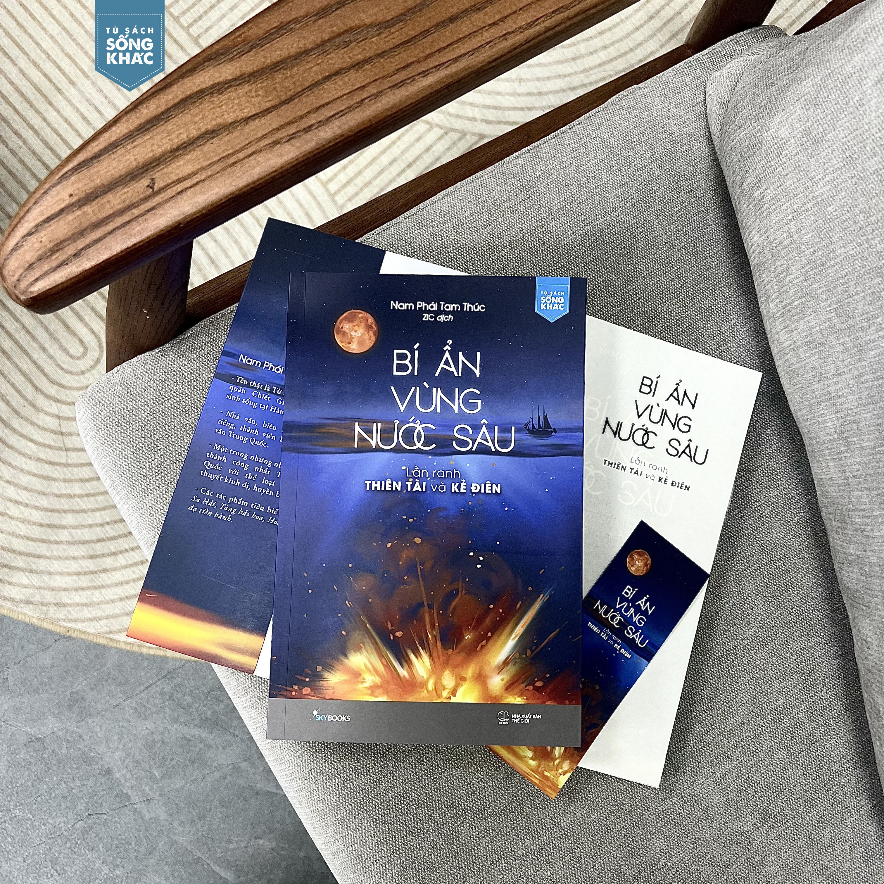 bí ẩn vùng nước sâu - lằn ranh thiên tài và kẻ điên - tặng kèm bookmark - Ảnh 5