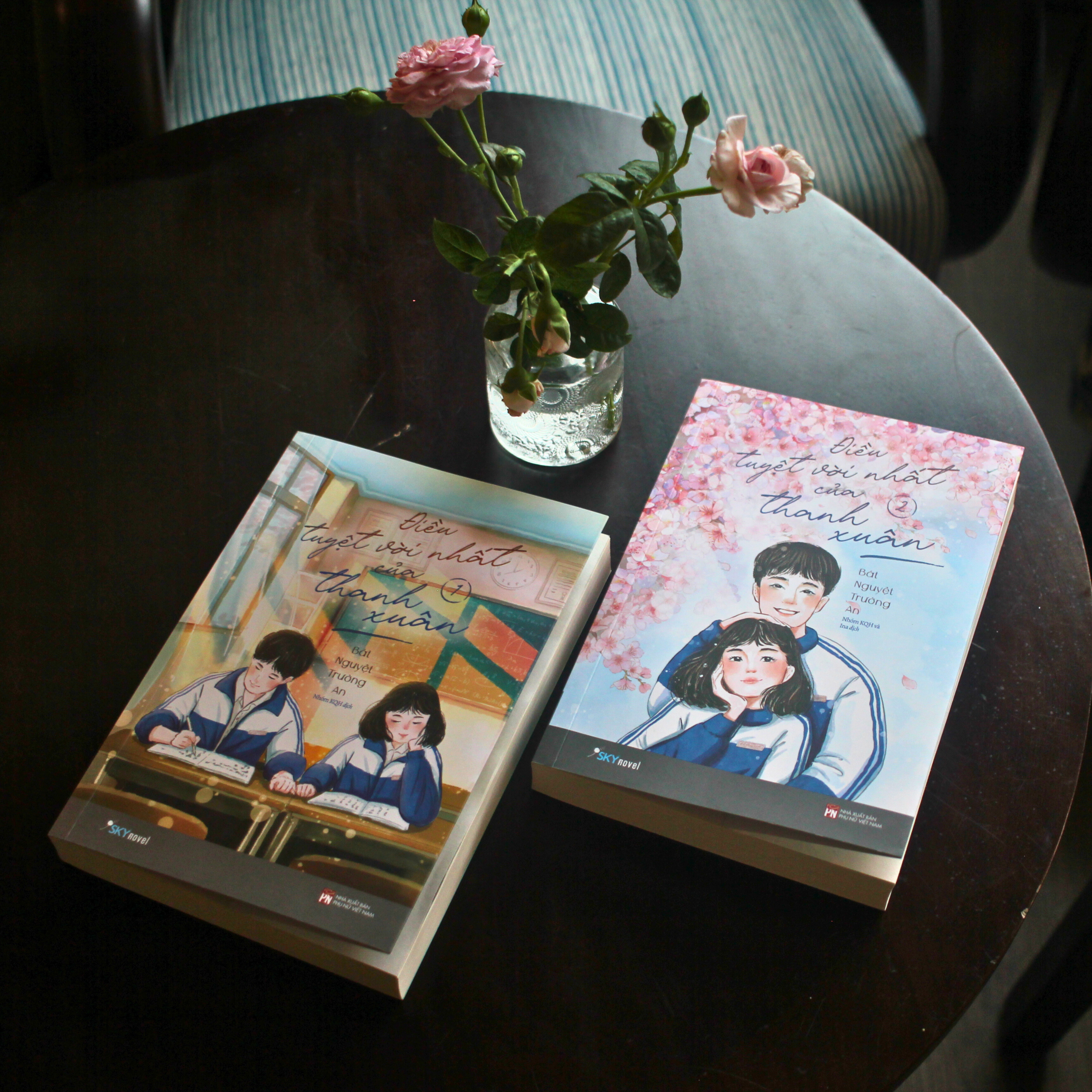 Bộ Bộ Sách Điều Tuyệt Vời Nhất Của Thanh Xuân - Tập 1 + Tập 2 (Bộ 2 Cuốn) - Bản Đặc Biệt - Tặng Kèm 2 Bookmark Bế Khuôn Tròn + 2 Postcard Bồi Cứng Màn Nhũ - Ảnh 8