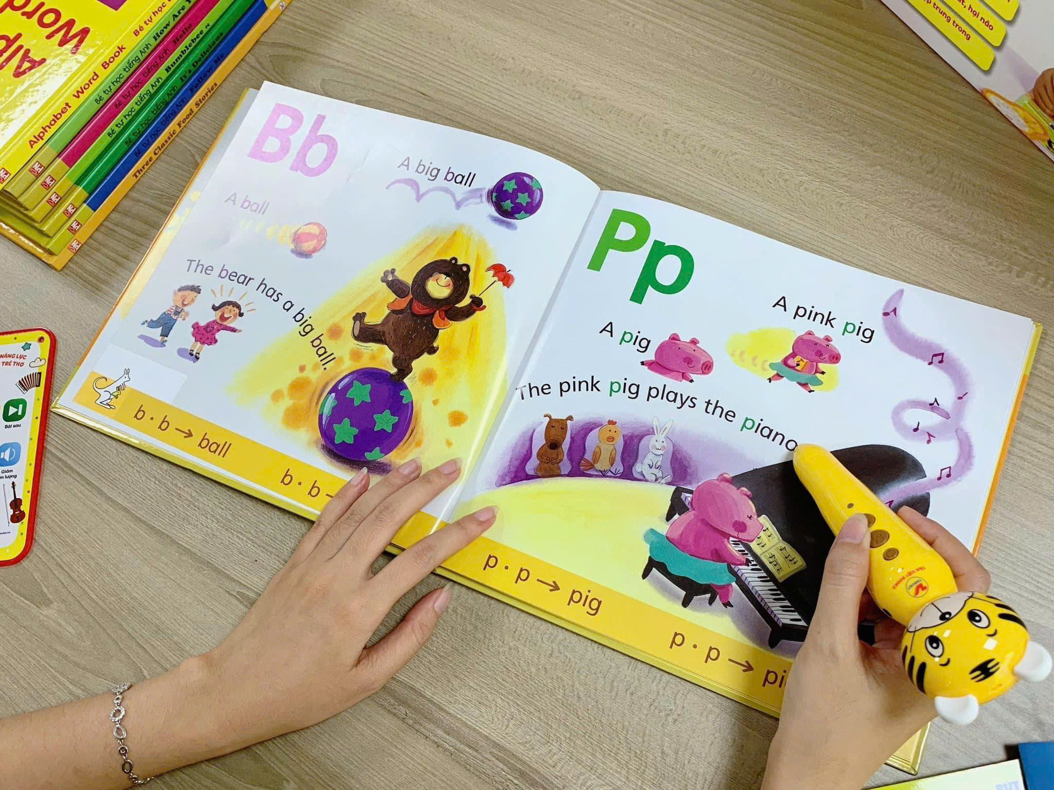 Bộ Bút Chấm Đọc-Học Tiếng Anh - Đánh Thức Năng Lực Phi Thường Từ Trẻ Thơ - Bút Hình Hổ (Dành Cho Trẻ Từ 0 Đến 10 Tuổi) - Tặng Kèm Sách Playtime In English - Level 3 - Happy Snowman - Người Tuyết Hạnh Phúc - Ảnh 22