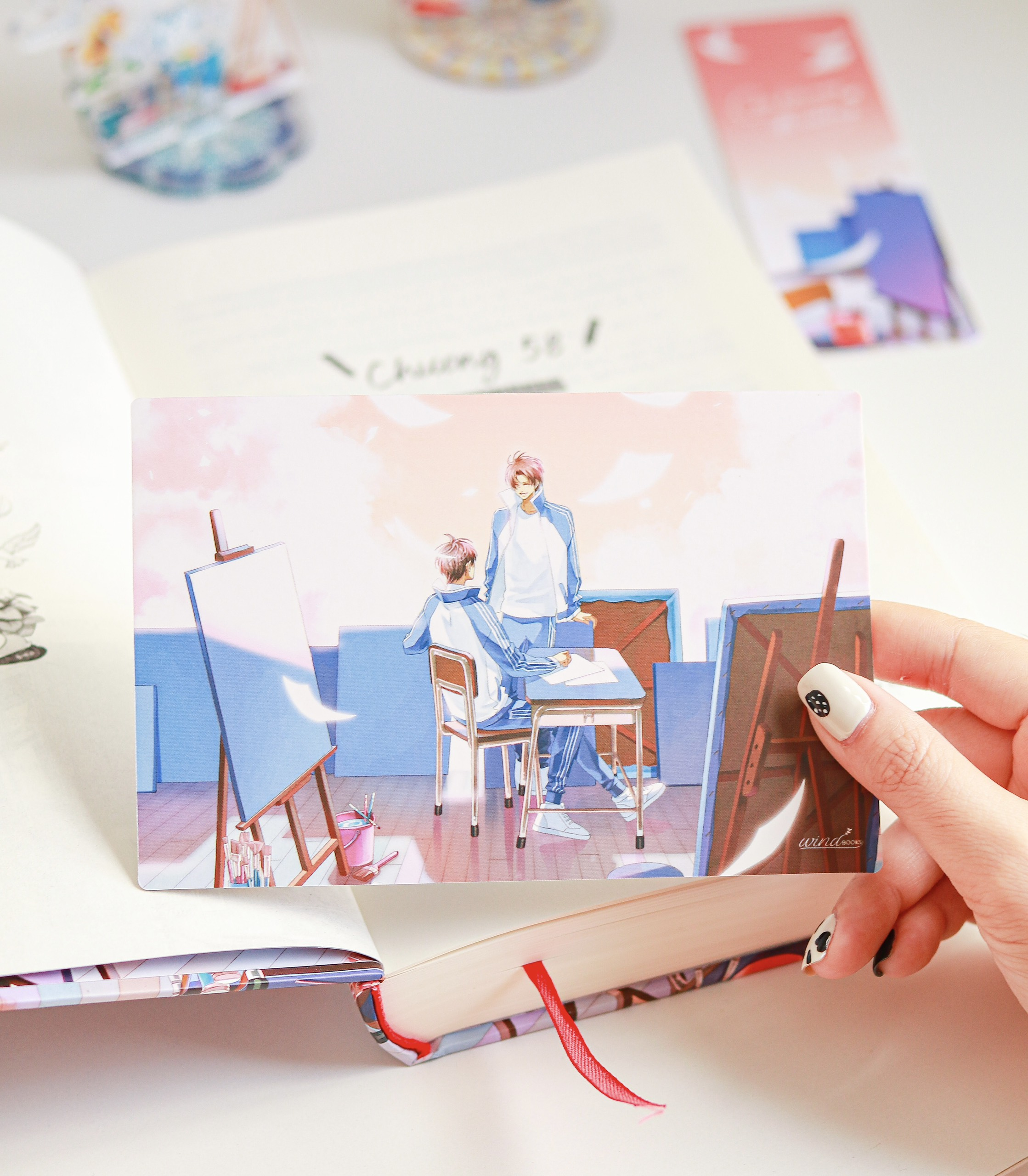 Bộ
Câu Hỏi Này Nằm Ngoài Đề Cương - Tập 2 - Bản Đặc Biệt - Bìa Cứng - Tặng Kèm Bookmark Ivory + Postcard 2 Mặt Bồi Cứng + Standee Chibi Acrylic - Ảnh 10