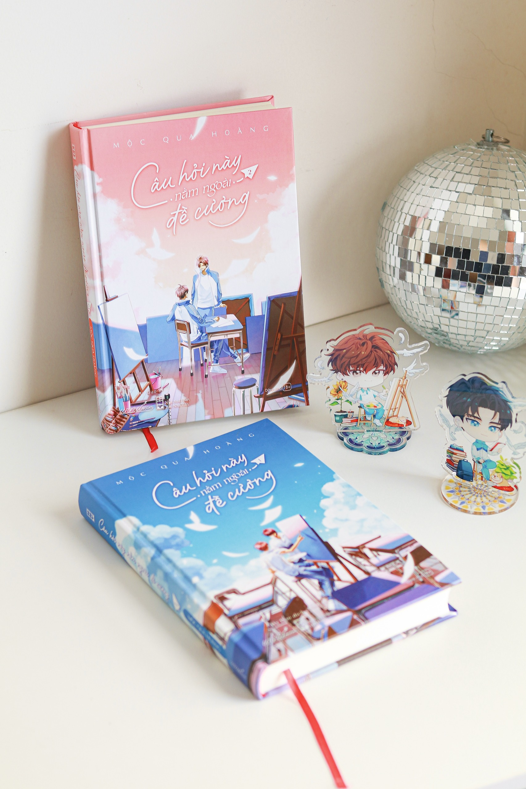 Bộ
Câu Hỏi Này Nằm Ngoài Đề Cương - Tập 2 - Bản Đặc Biệt - Bìa Cứng - Tặng Kèm Bookmark Ivory + Postcard 2 Mặt Bồi Cứng + Standee Chibi Acrylic - Ảnh 12