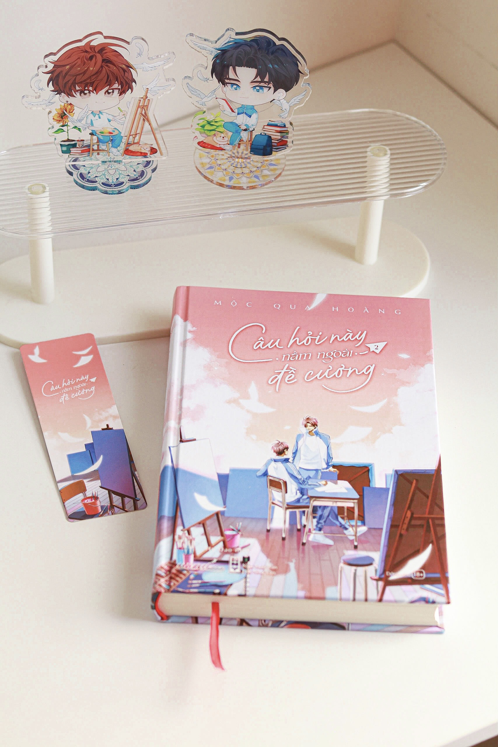 Bộ
Câu Hỏi Này Nằm Ngoài Đề Cương - Tập 2 - Bản Đặc Biệt - Bìa Cứng - Tặng Kèm Bookmark Ivory + Postcard 2 Mặt Bồi Cứng + Standee Chibi Acrylic - Ảnh 7