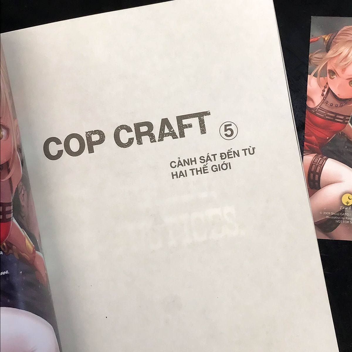 bộ cop craft - cảnh sát đến từ hai thế giới - tập 5 - tặng kèm bookmark - Ảnh 5