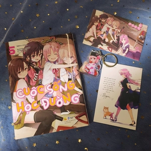 bộ cuộc sống học đường - tập 5 - bản đặc biệt - tặng kèm 2 postcard + 1 bìa áo bonus + 1 móc khóa acrylic - Ảnh 7