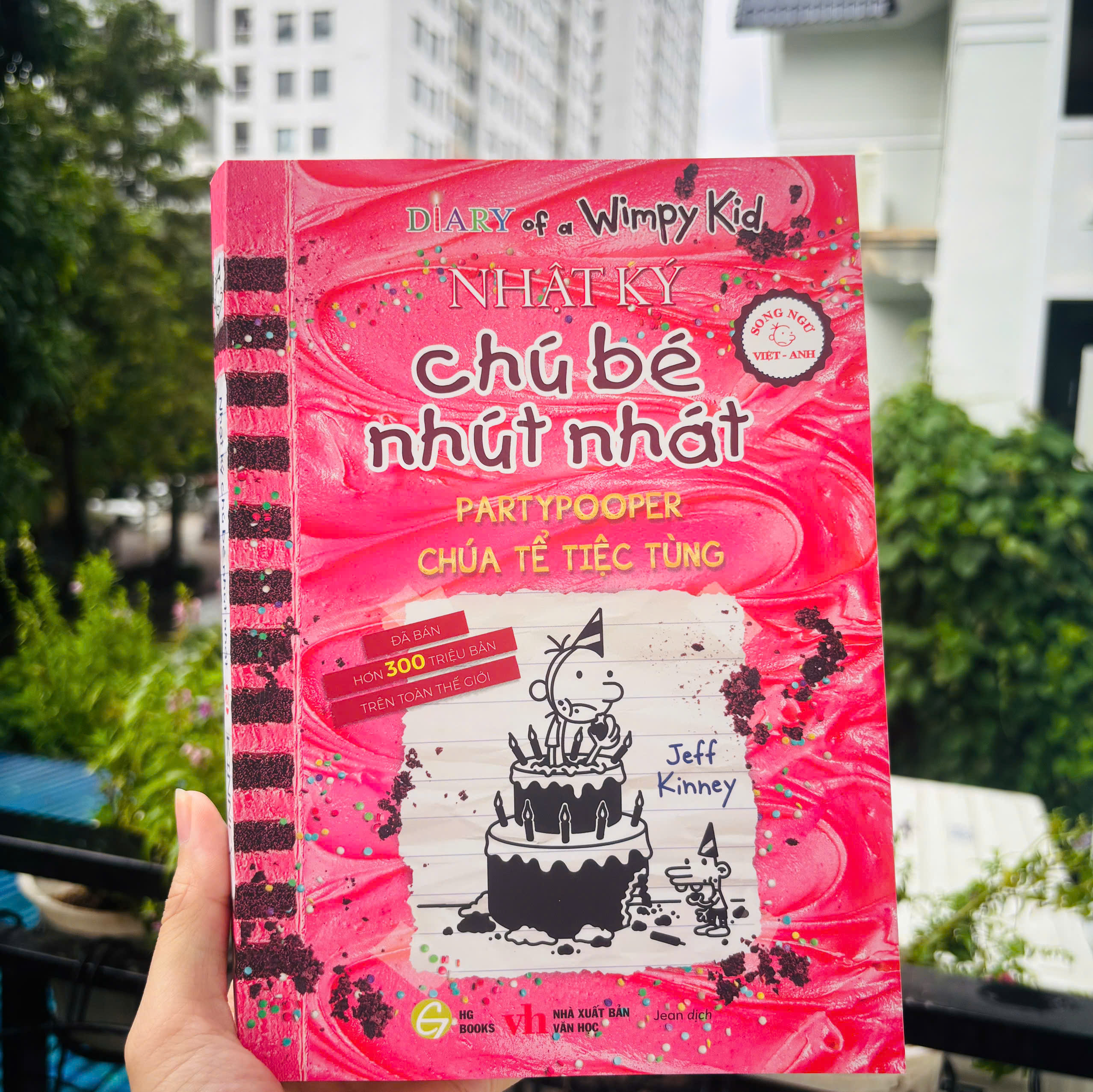Bộ Diary Of A Wimpy Kid - Nhật Ký Chú Bé Nhút Nhát - Tập 20 - Chúa Tể Tiệc Tùng - Partypooper (Song Ngữ Việt-Anh) - Ảnh 4