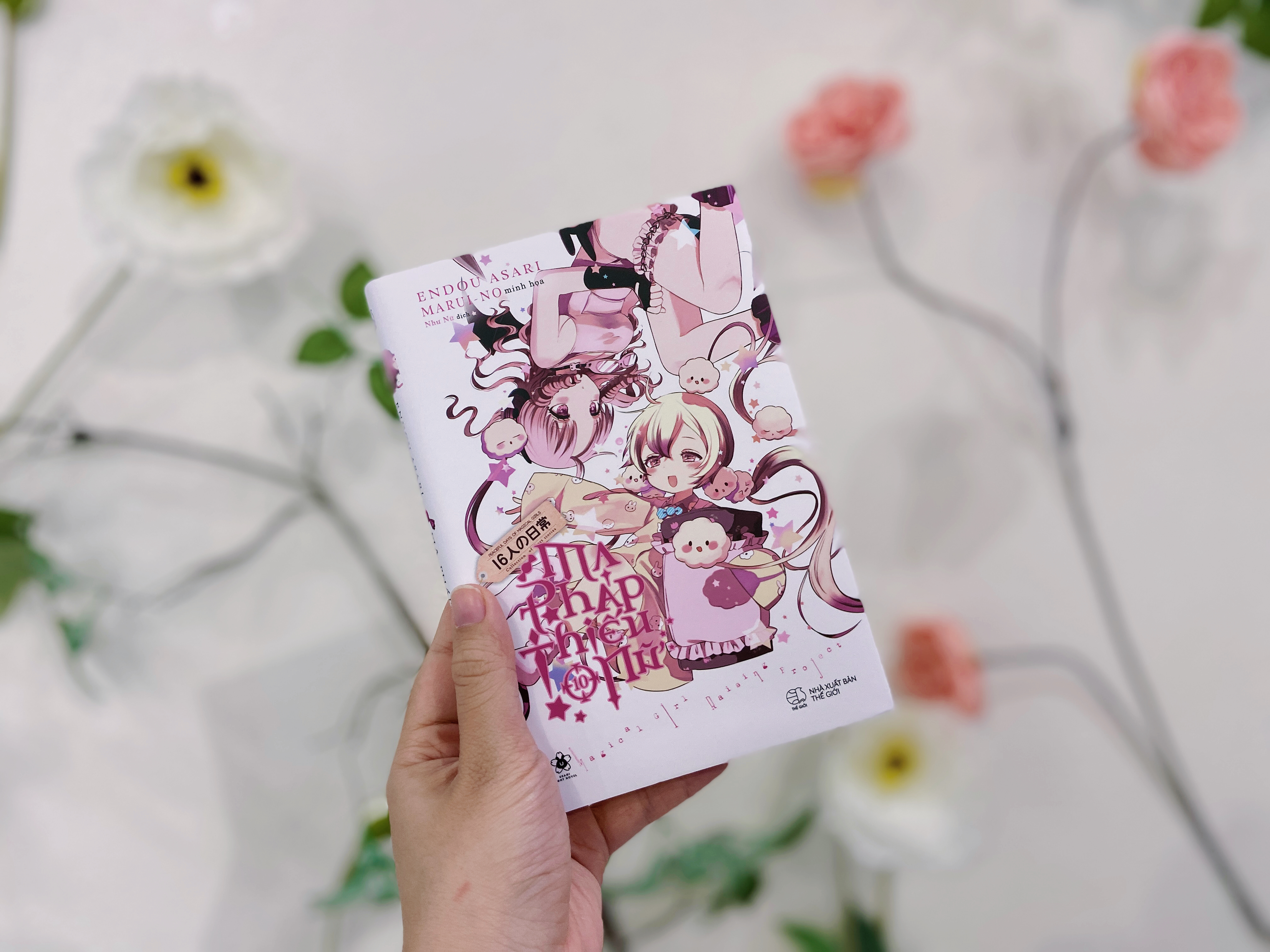 Bộ Ma Pháp Thiếu Nữ - Tập 10 - Bản Đặc Biệt - Tặng Kèm 2 Bookmark Bồi Cứng Chibi Nhân Vật + 1 Postcard Bồi Cứng + 1 Túi Vải In Hình Chibi Nhân Vật - Ảnh 5