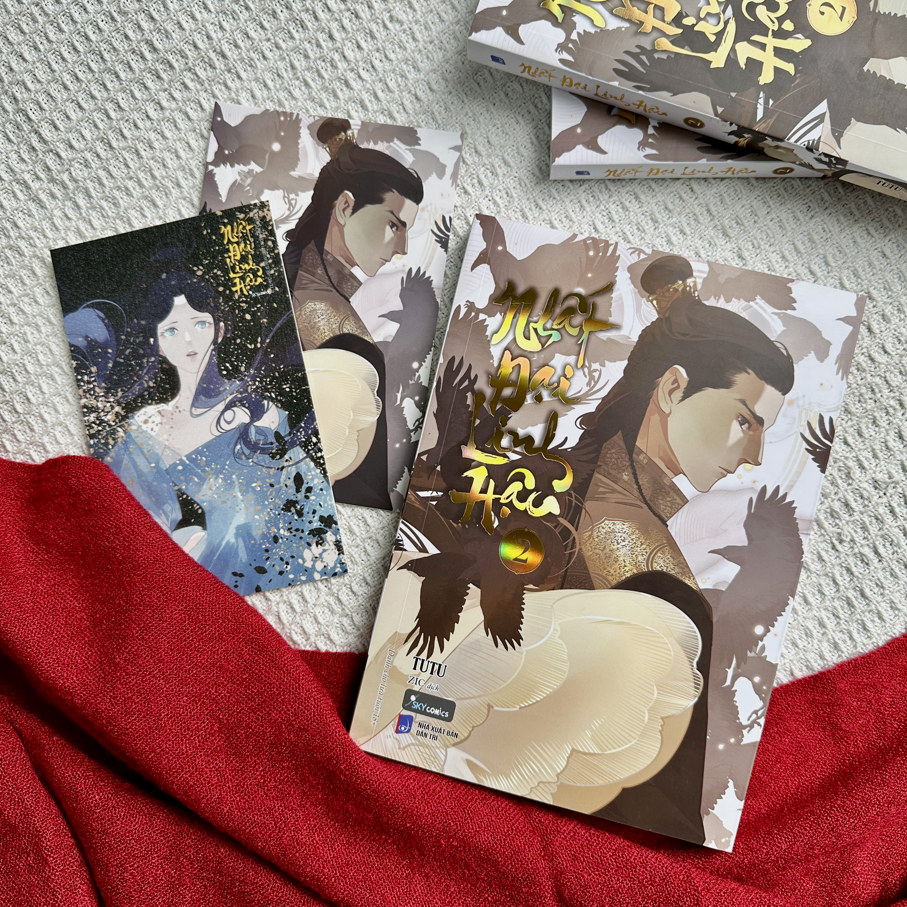 Bộ Nhất Đại Linh Hậu - Tập 2 - Tặng Kèm Postcard Bồi Cứng + Postcard Kim Tuyến Tơ Tằm - Ảnh 4