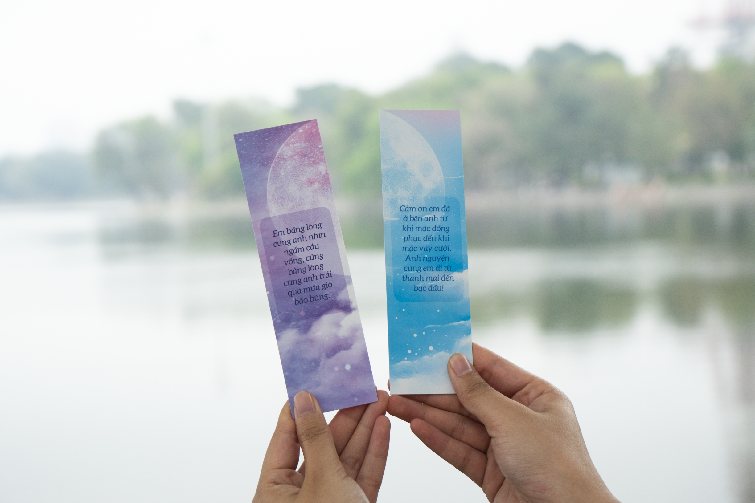 bộ sách đều tại vầng trăng gây họa - tập 1+2 (bộ 2 tập) - bản đặc biệt - tặng kèm 2 bookmark bồi cứng + 1 poscard có chữ ký tác giả + 1 poscard gấp xé + 2 thẻ card - Ảnh 10