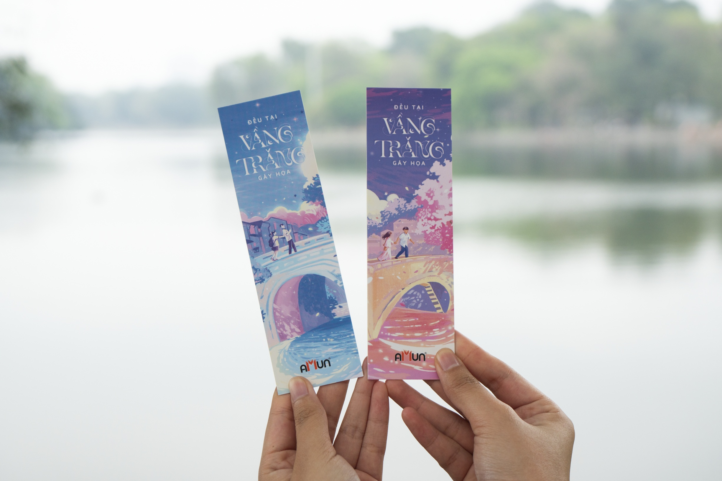 bộ sách đều tại vầng trăng gây họa - tập 1+2 (bộ 2 tập) - bản đặc biệt - tặng kèm 2 bookmark bồi cứng + 1 poscard có chữ ký tác giả + 1 poscard gấp xé + 2 thẻ card - Ảnh 11