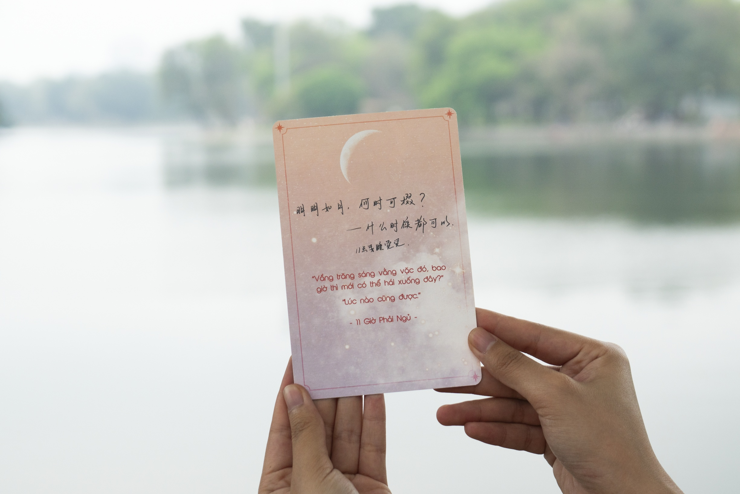 bộ sách đều tại vầng trăng gây họa - tập 1+2 (bộ 2 tập) - bản đặc biệt - tặng kèm 2 bookmark bồi cứng + 1 poscard có chữ ký tác giả + 1 poscard gấp xé + 2 thẻ card - Ảnh 17