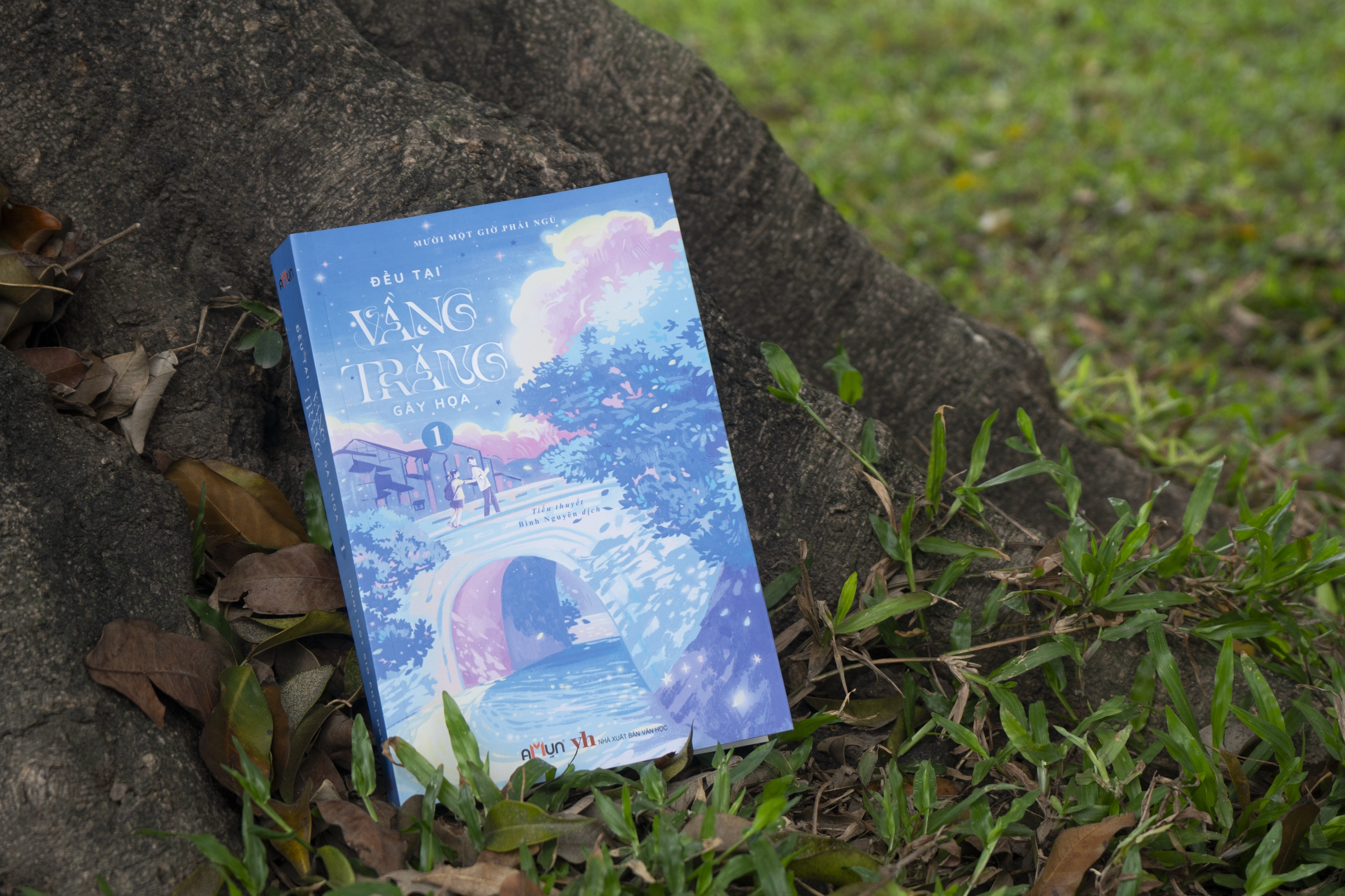 bộ sách đều tại vầng trăng gây họa - tập 1+2 (bộ 2 tập) - bản đặc biệt - tặng kèm 2 bookmark bồi cứng + 1 poscard có chữ ký tác giả + 1 poscard gấp xé + 2 thẻ card - Ảnh 7