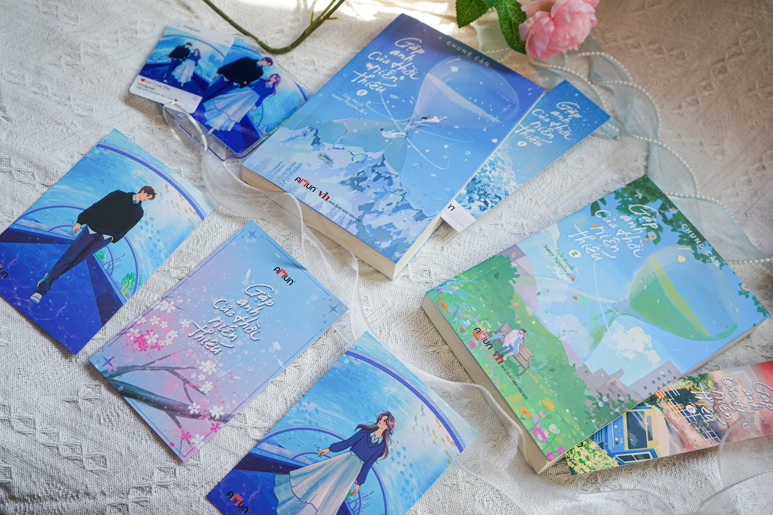 Bộ Sách Gặp Anh Của Thời Niên Thiếu - Tập 1 + Tập 2 (Bộ 2 Tập) - Bản Đặc Biệt - Tặng Kèm 2 Bookmark Bồi Cứng + 1 Postcard Chữ Ký In + 2 Postcard Nhân Vật + 1 Card PVC + 1 Standee Mica - Ảnh 15
