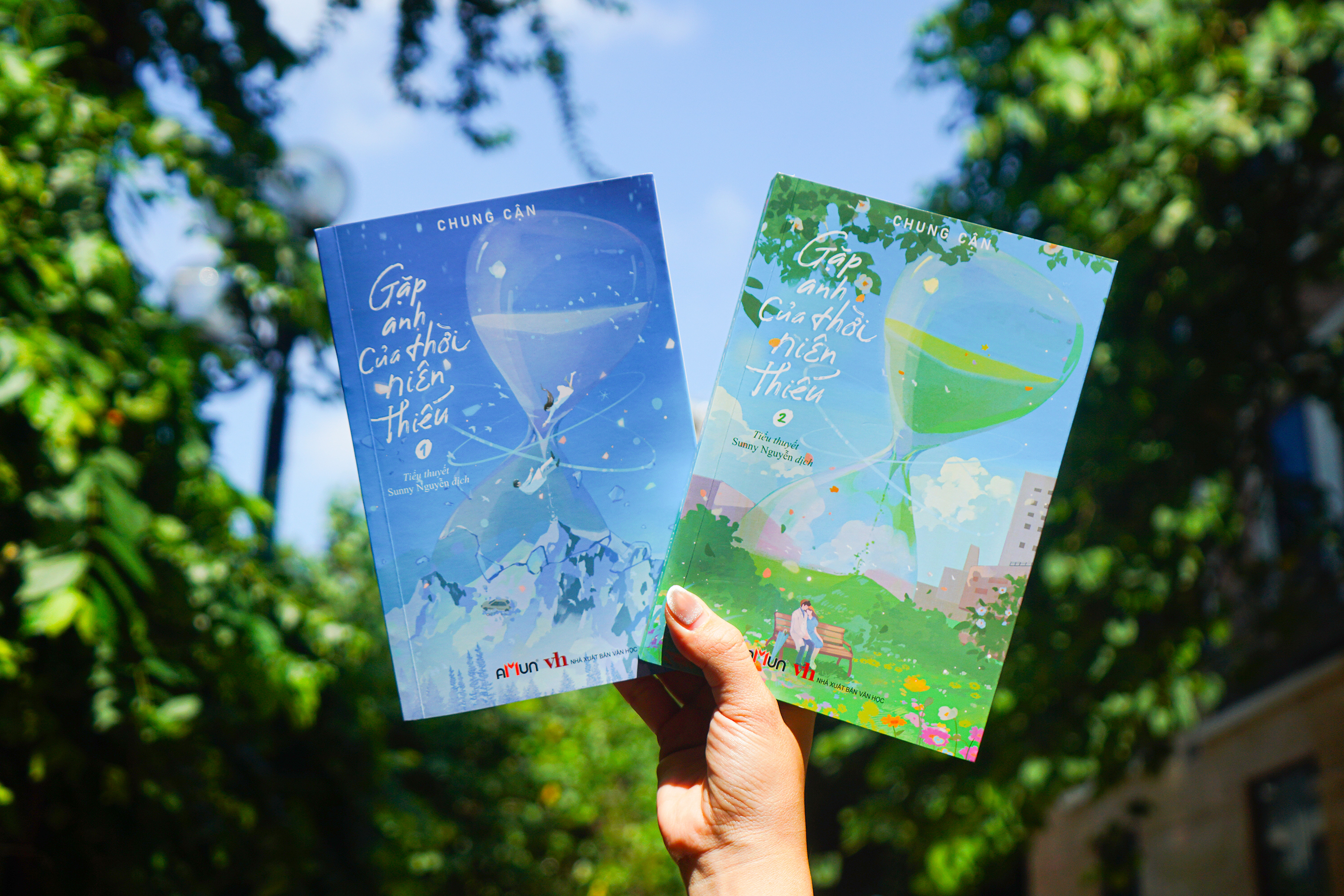 Bộ Sách Gặp Anh Của Thời Niên Thiếu - Tập 1 + Tập 2 (Bộ 2 Tập) - Bản Đặc Biệt - Tặng Kèm 2 Bookmark Bồi Cứng + 1 Postcard Chữ Ký In + 2 Postcard Nhân Vật + 1 Card PVC + 1 Standee Mica - Ảnh 20