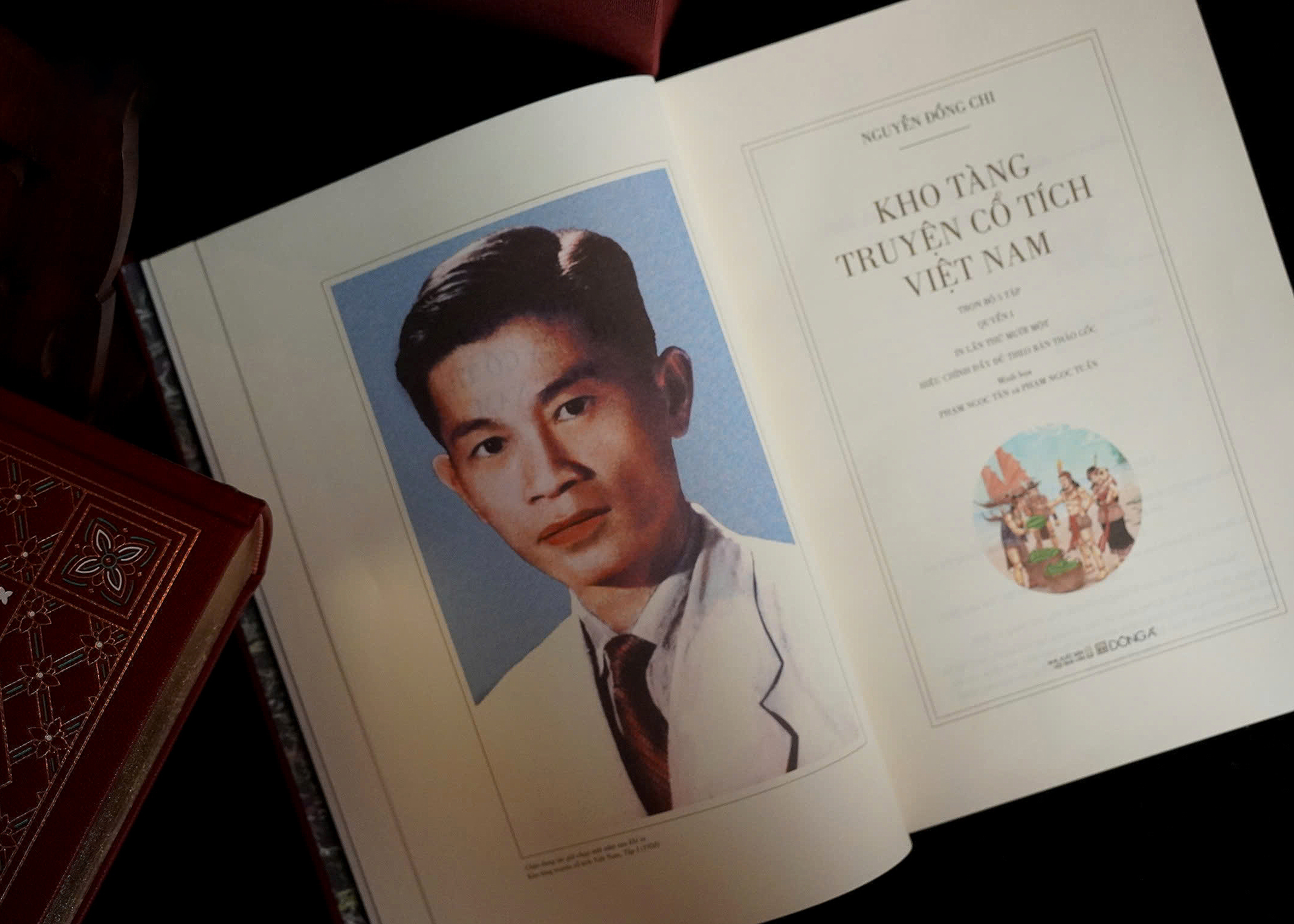 Bộ Sách Kho Tàng Truyện Cổ Tích Việt Nam - Quyển 1 + Quyển 2 (Bộ 2 Quyển) - Bìa Da - Phiên Bản Có Hộp - Ấn Bản Giới Hạn - Ảnh 12