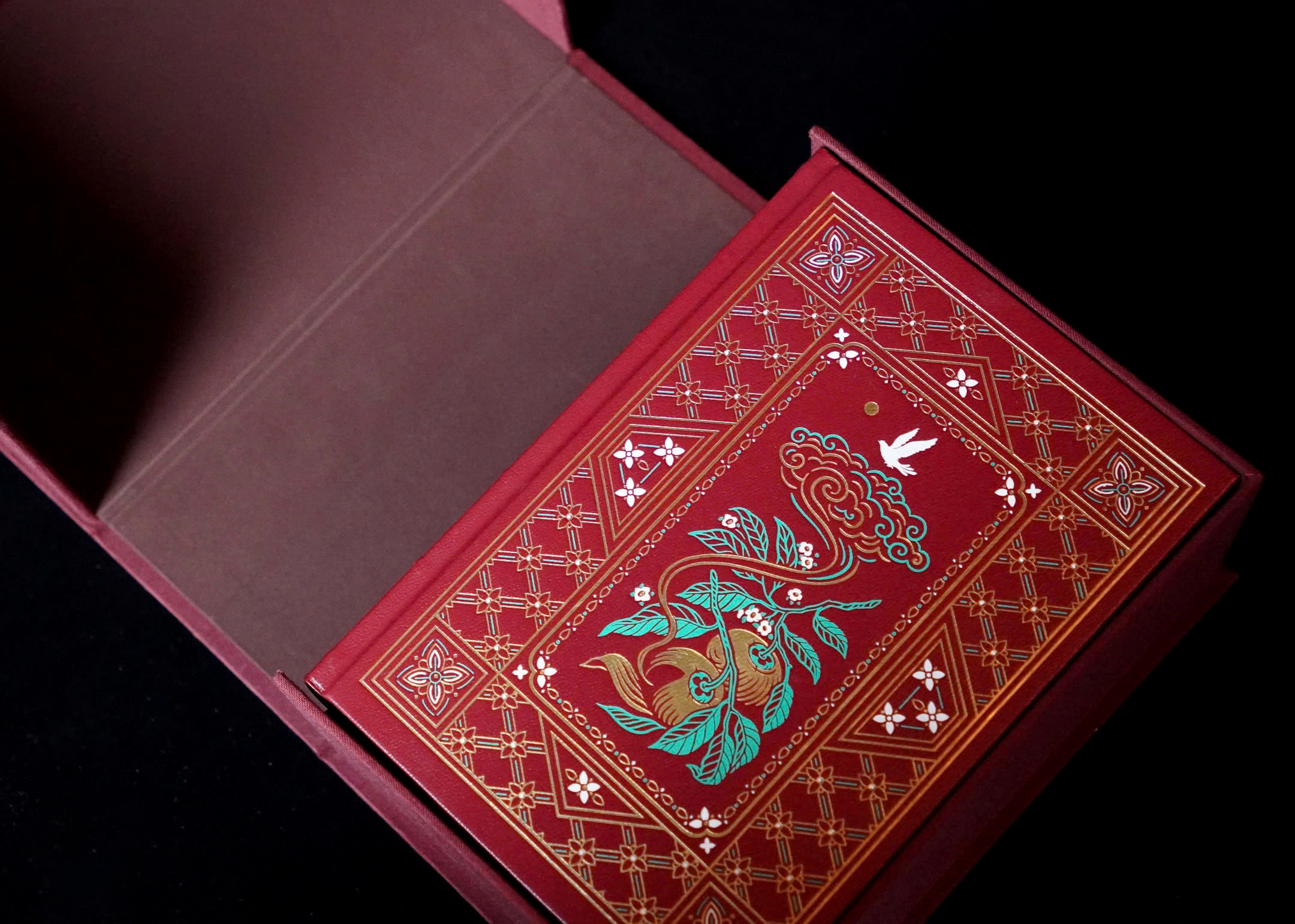 Bộ Sách Kho Tàng Truyện Cổ Tích Việt Nam - Quyển 1 + Quyển 2 (Bộ 2 Quyển) - Bìa Da - Phiên Bản Có Hộp - Ấn Bản Giới Hạn - Ảnh 4