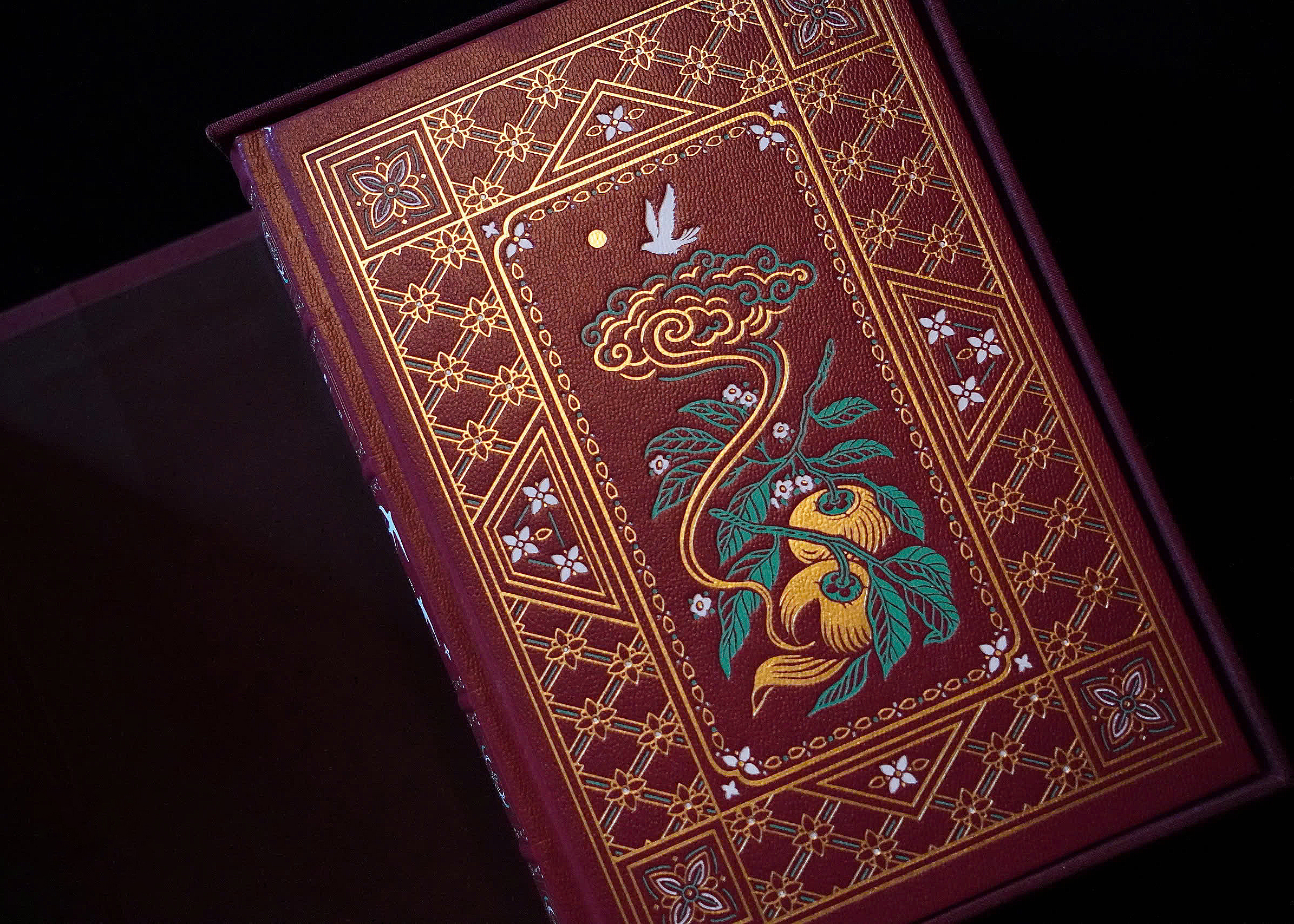 Bộ Sách Kho Tàng Truyện Cổ Tích Việt Nam - Quyển 1 + Quyển 2 (Bộ 2 Quyển) - Bìa Da - Phiên Bản Có Hộp - Ấn Bản Giới Hạn - Ảnh 6