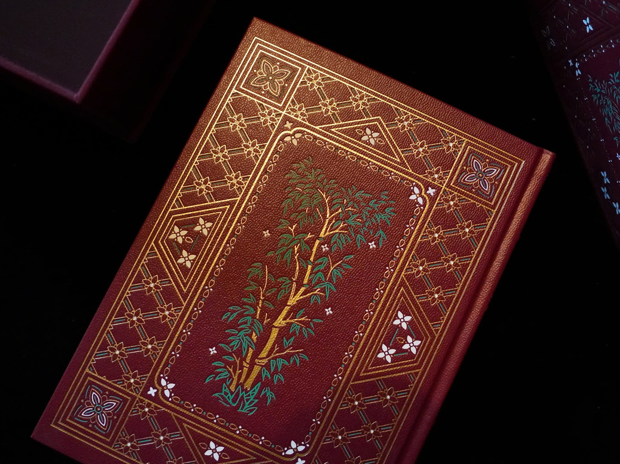 Bộ Sách Kho Tàng Truyện Cổ Tích Việt Nam - Quyển 1 + Quyển 2 (Bộ 2 Quyển) - Bìa Da - Phiên Bản Có Hộp - Ấn Bản Giới Hạn - Ảnh 8