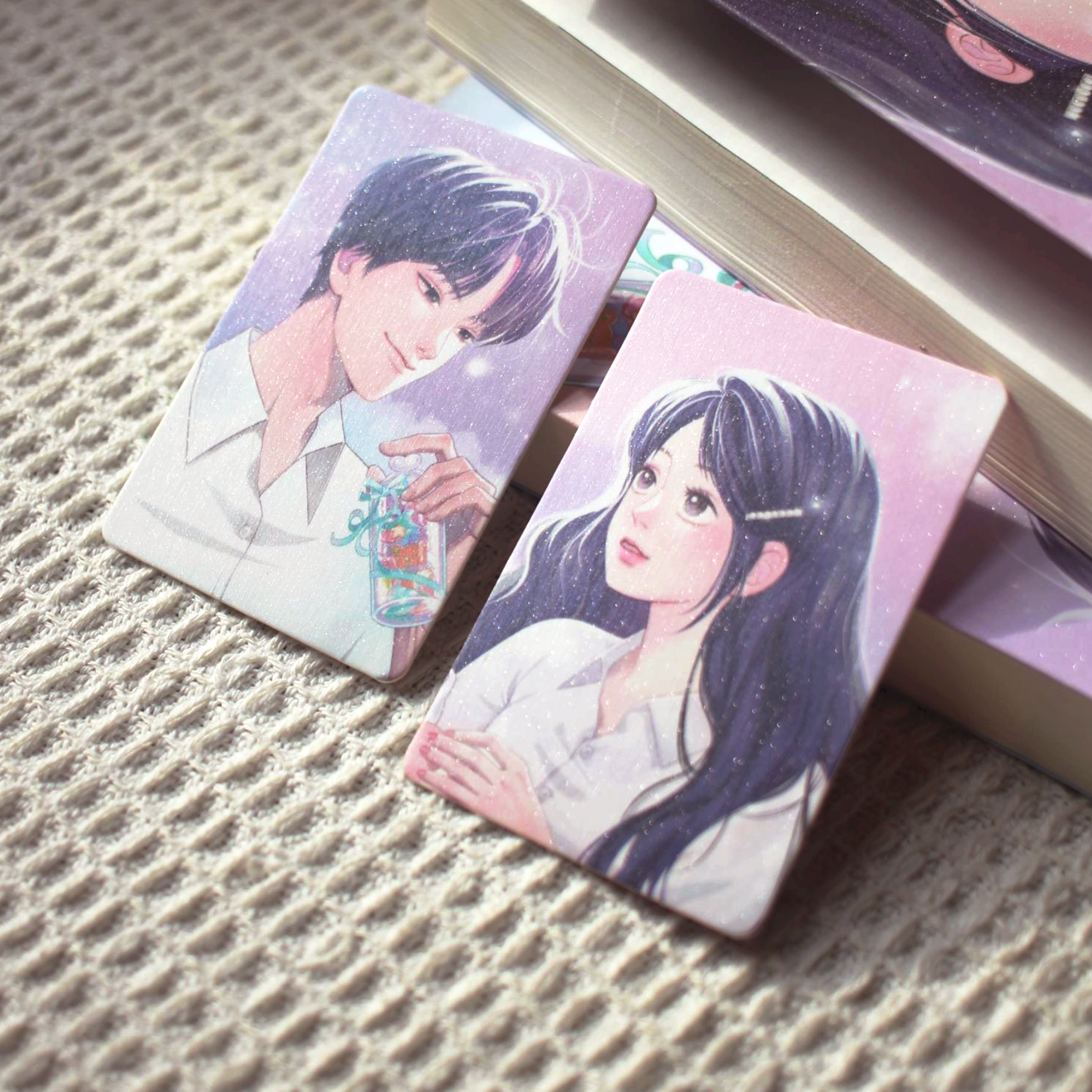 Bộ Sách Là Họa Không Thể Tránh - Tập 1 + Tập 2 (Bộ 2 Tập) - Bản Đặc Biệt - Tặng Kèm 2 Bookmark + 2 Card Bo Góc Cán Màng Kim Tuyến Tơ Tằm + 1 Acrylic Block - Ảnh 11