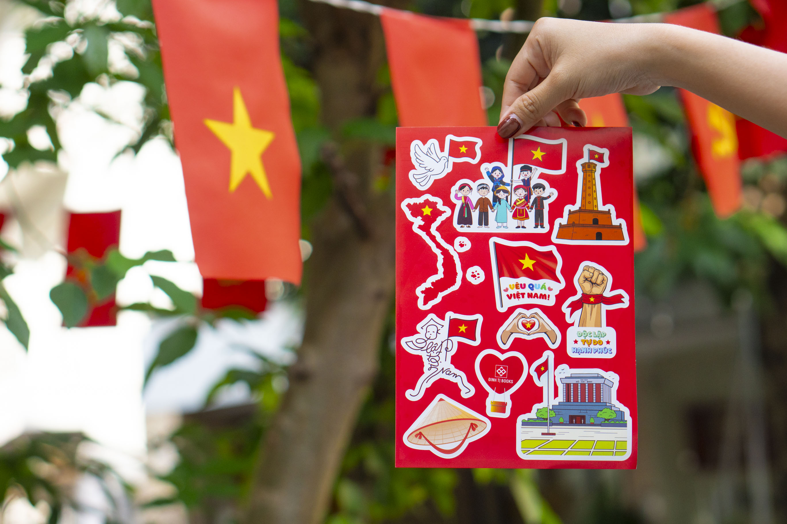 Bộ Sách Yêu Quá Việt Nam (Bộ 6 Cuốn) - Tặng Kèm Túi Đựng + Sticker + Bản Đồ Việt Nam - Ảnh 10