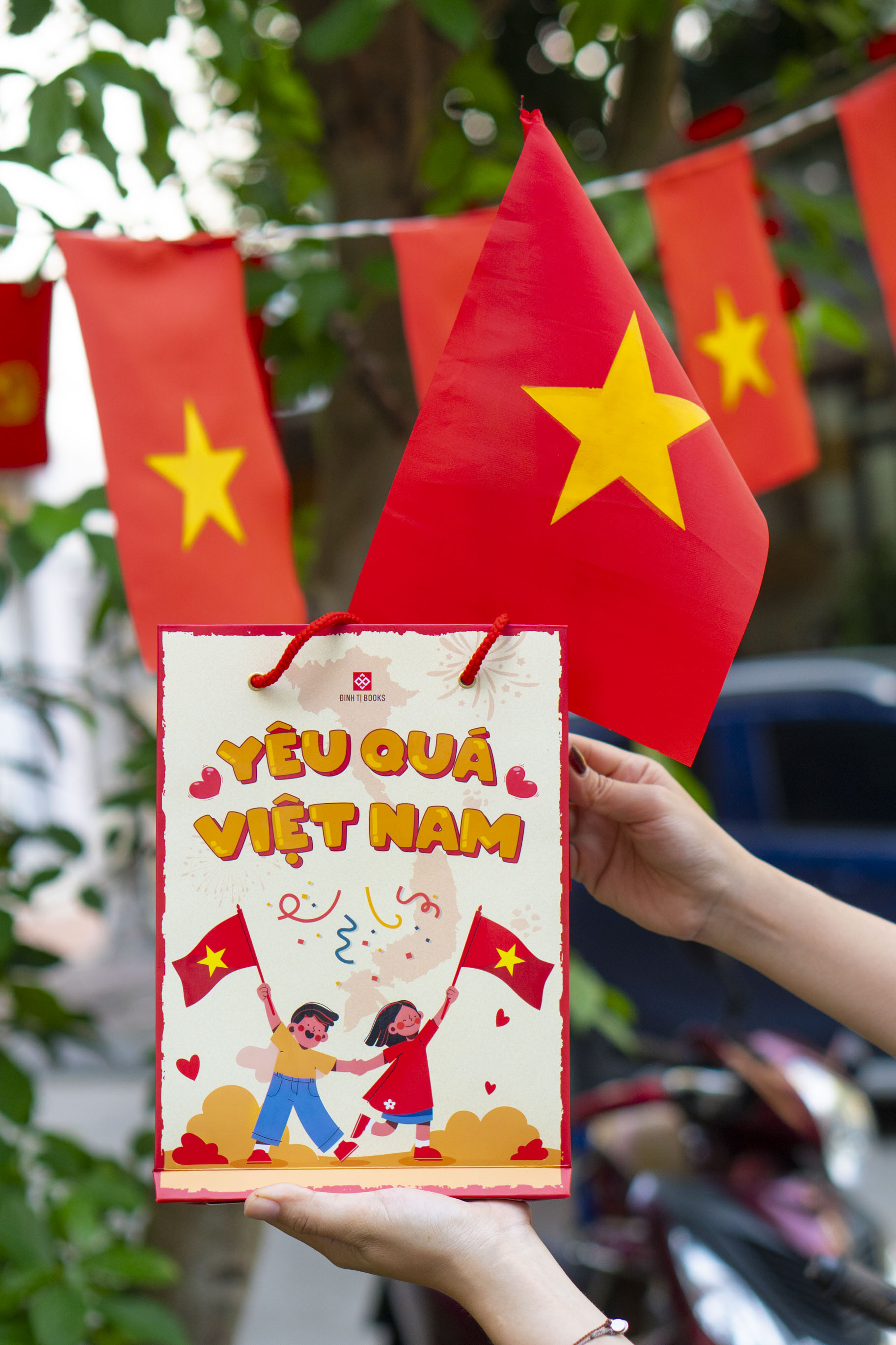 Bộ Sách Yêu Quá Việt Nam (Bộ 6 Cuốn) - Tặng Kèm Túi Đựng + Sticker + Bản Đồ Việt Nam - Ảnh 14