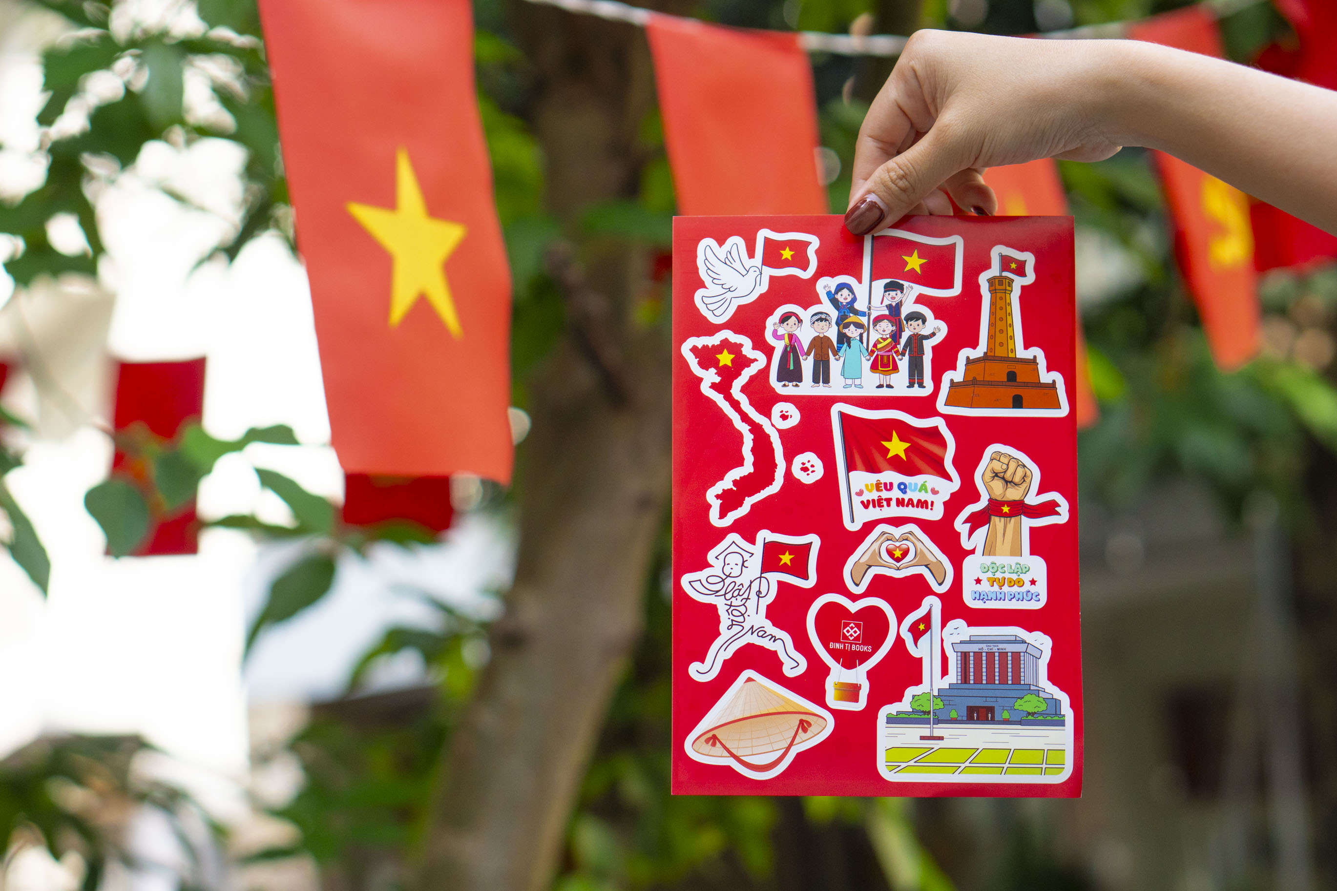 Bộ Sách Yêu Quá Việt Nam (Bộ 6 Cuốn) - Tặng Kèm Túi Đựng + Sticker + Bản Đồ Việt Nam - Ảnh 15