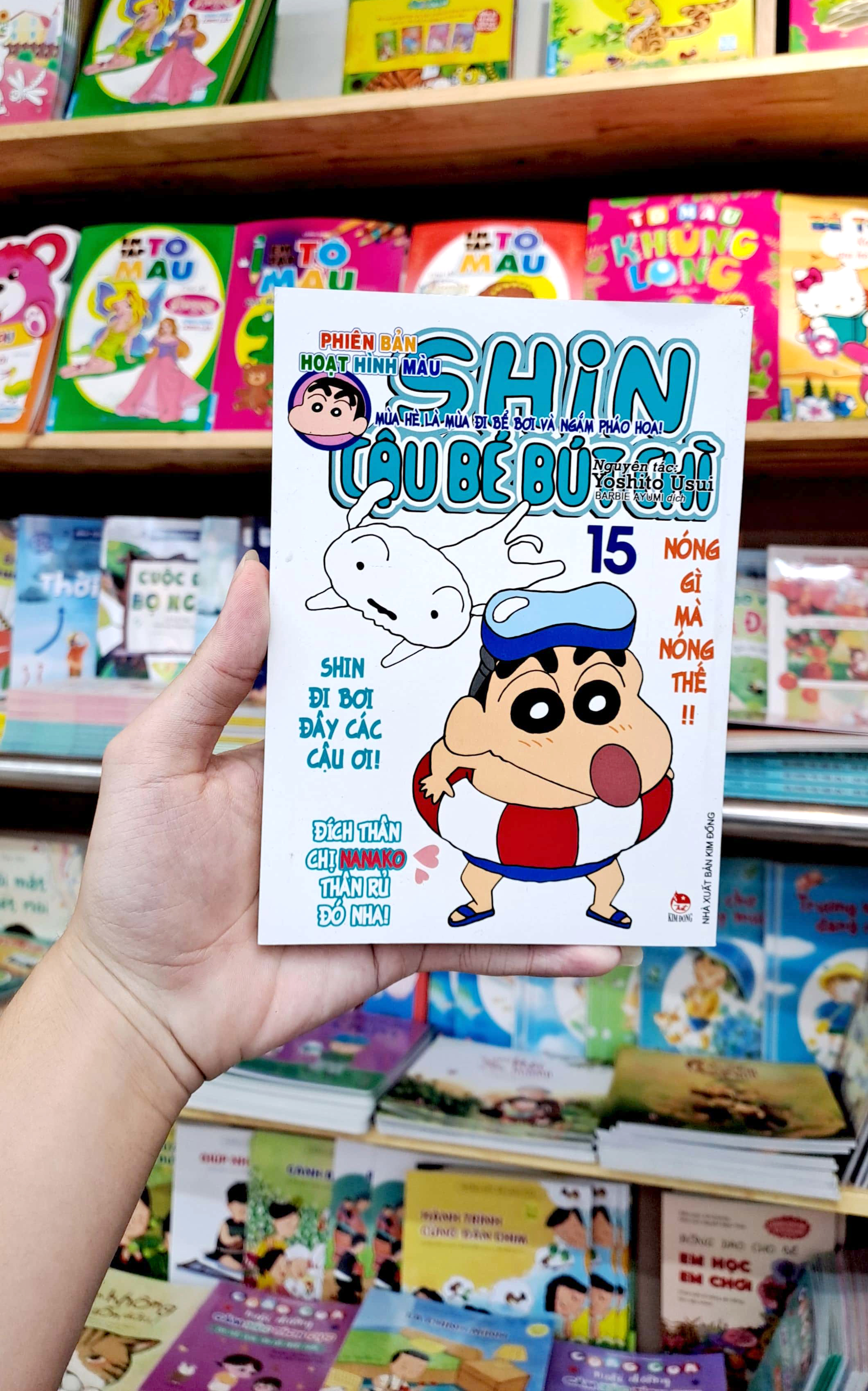 bộ shin - cậu bé bút chì - phiên bản hoạt hình màu - tập 15 - mùa hè là mùa đi bể bơi và ngắm pháo hoa! (tái bản 2023) - Ảnh 9