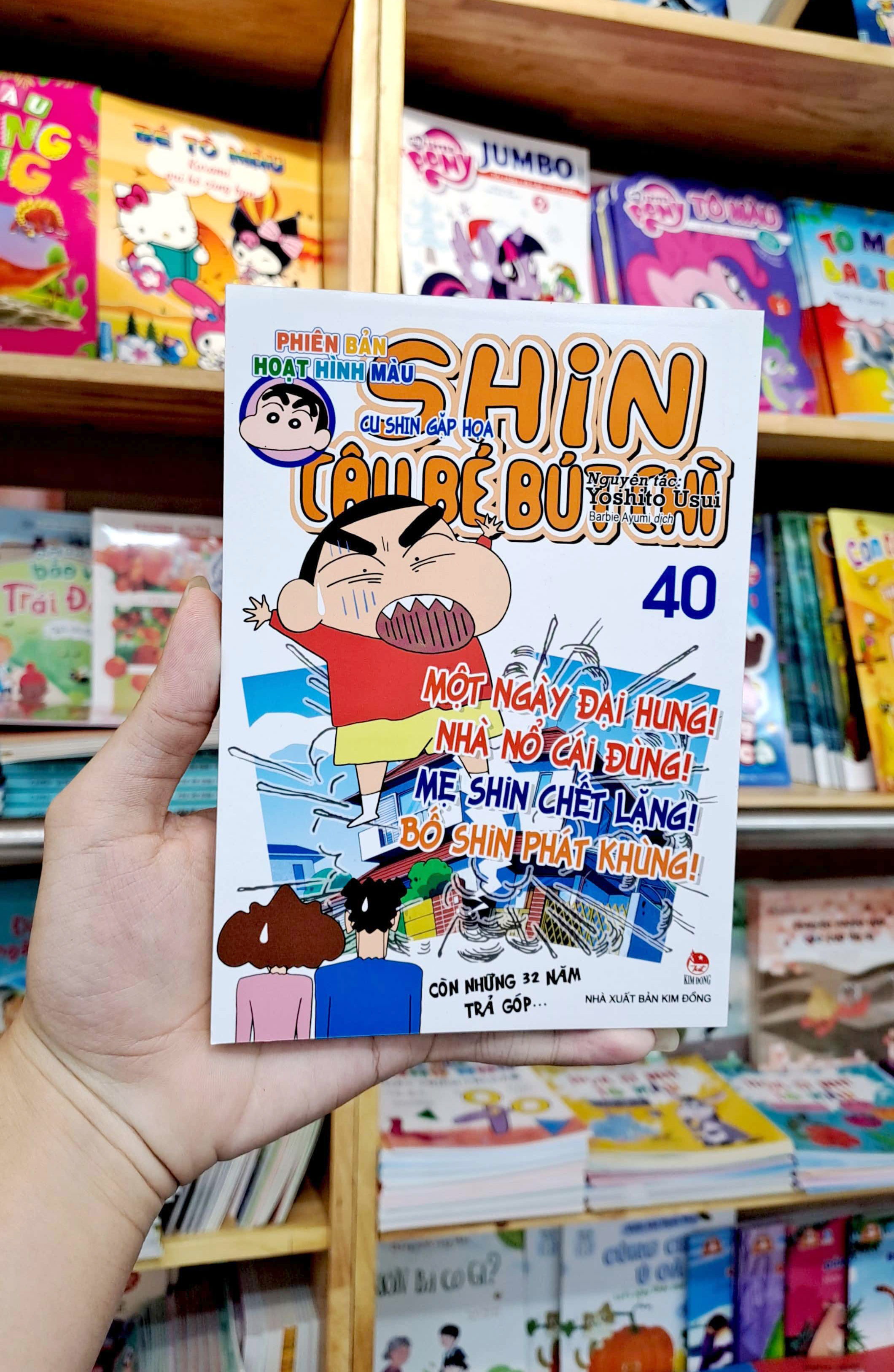 bộ shin - cậu bé bút chì - phiên bản hoạt hình màu - tập 40 - cu shin gặp họa (tái bản 2023) - Ảnh 8