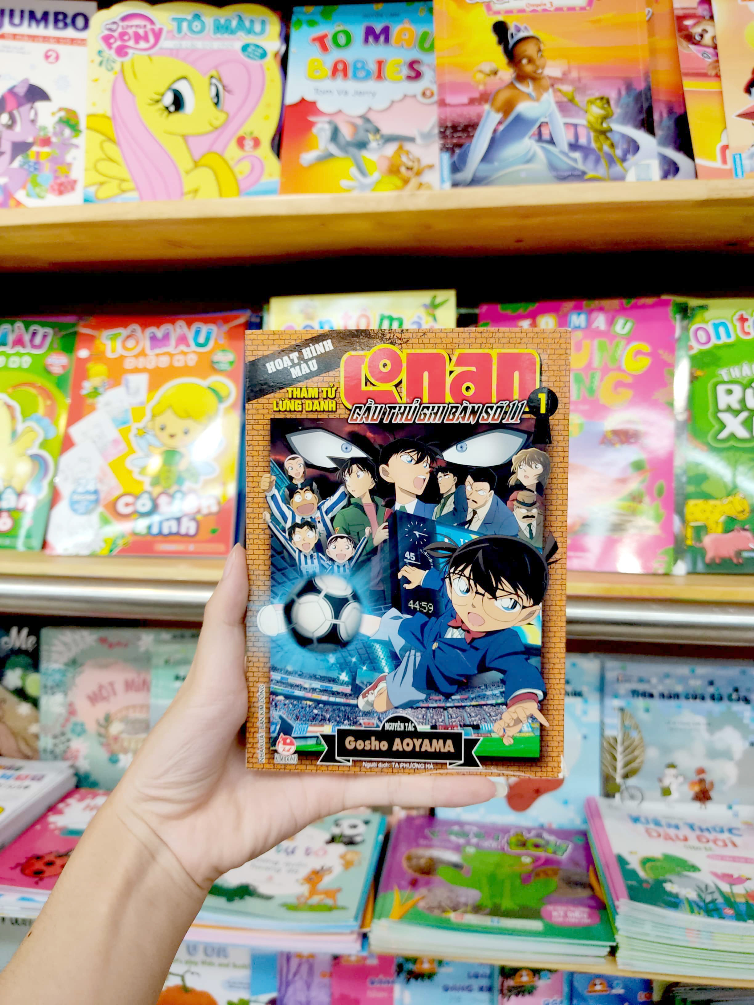 bộ thám tử lừng danh conan - hoạt hình màu - cầu thủ ghi bàn số 11 - tập 1 (tái bản 2023) - Ảnh 8