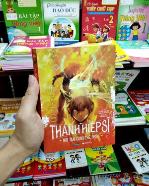 bộ thánh hiệp sĩ nơi tận cùng thế giới - tập 1 - tặng kèm postcard + bookmark - Ảnh 8