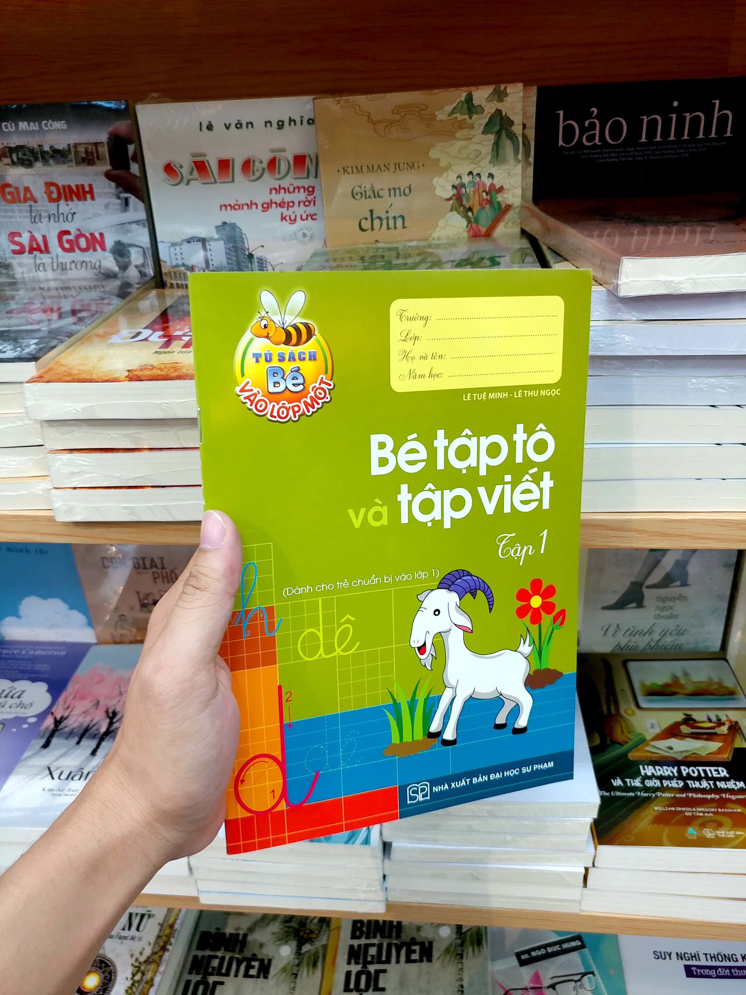 bộ tủ sách cho bé vào lớp 1 - bé tập tô và tập viết (tập 1) - Ảnh 7