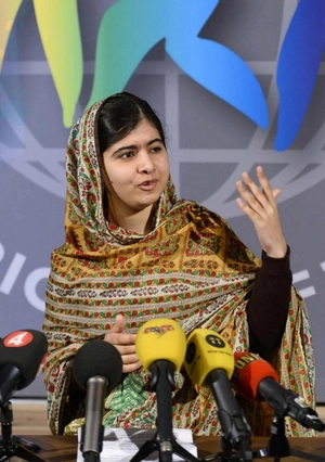 bộ young adult eli readers - changing the world - stage 3 b1 - downloadable audio files - Ảnh 10