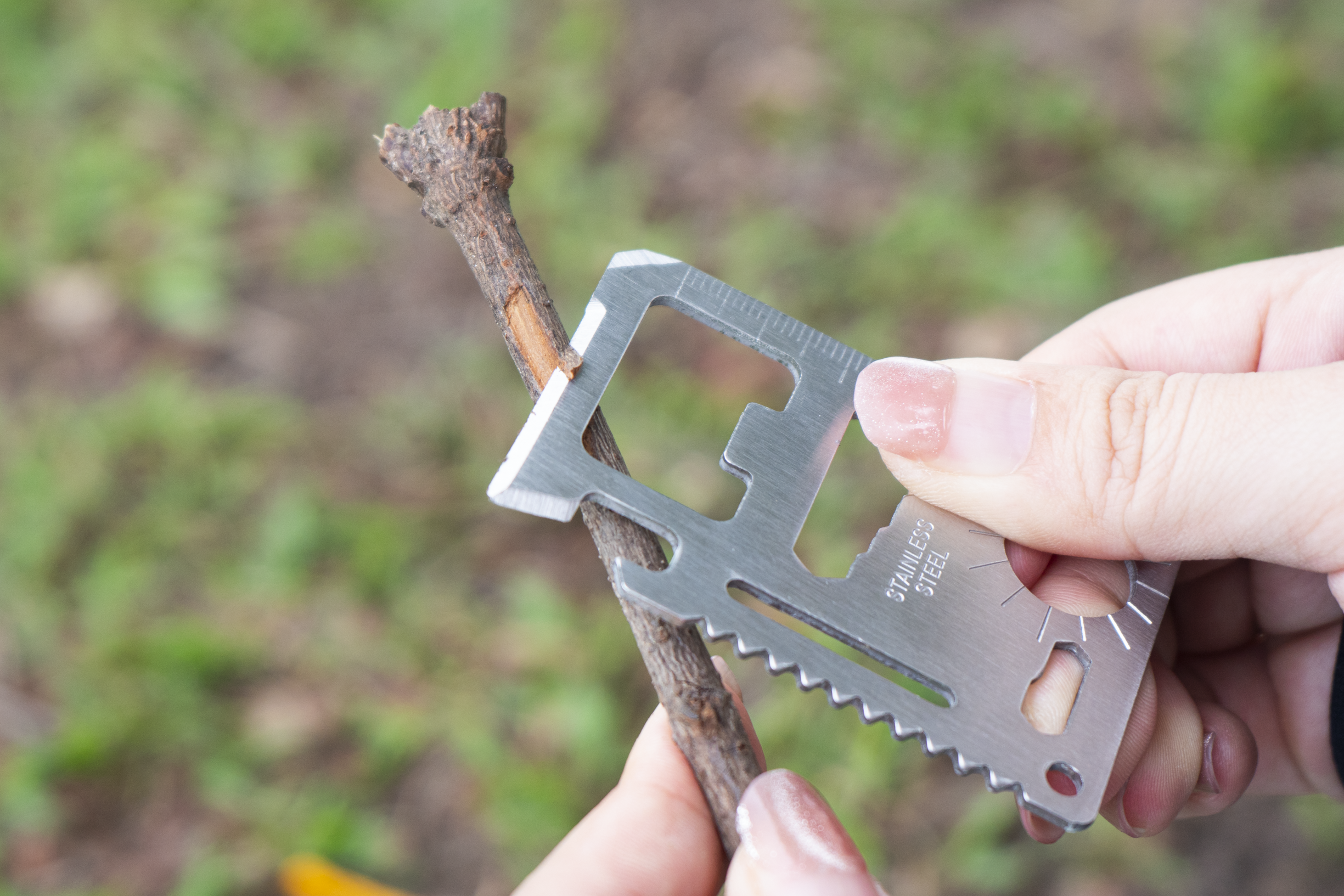 Cẩm Nang Sinh Tồn - Hơn 100 Kỹ Năng Sống Còn Cho Các Cuộc Phiêu Lưu Nơi Hoang Dã - Bìa Cứng - Tặng Kèm Bookmark + Thép Đa Năng + Bảng Kế Hoạch Hành Động Khẩn Cấp - Ảnh 12