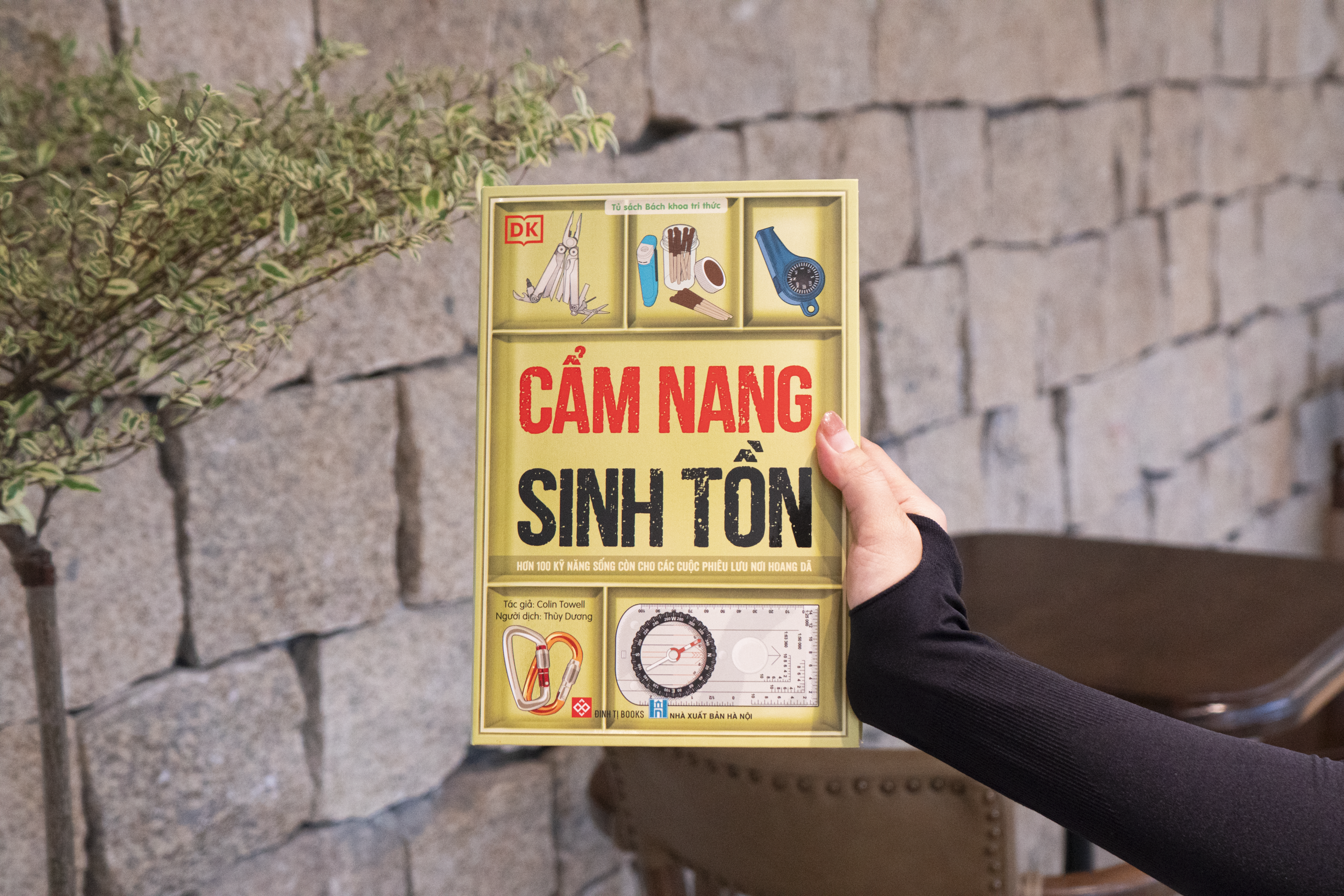 Cẩm Nang Sinh Tồn - Hơn 100 Kỹ Năng Sống Còn Cho Các Cuộc Phiêu Lưu Nơi Hoang Dã - Bìa Cứng - Tặng Kèm Bookmark + Thép Đa Năng + Bảng Kế Hoạch Hành Động Khẩn Cấp - Ảnh 14
