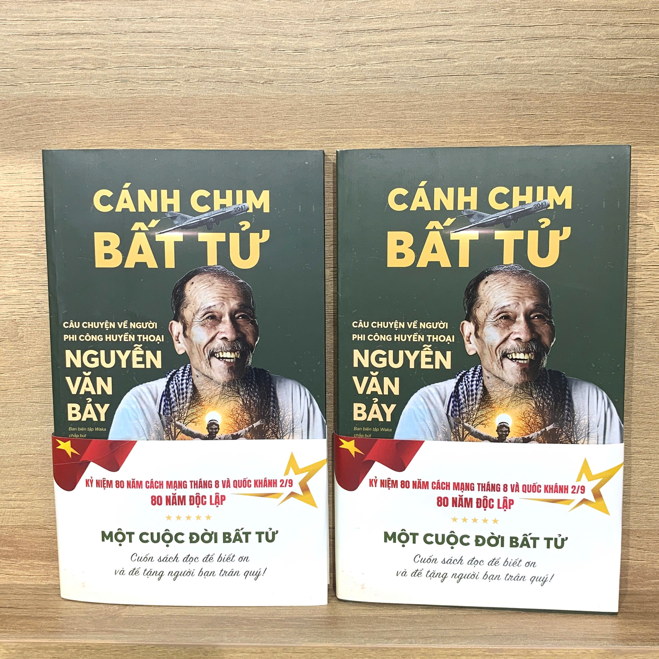 Cánh Chim Bất Tử - Câu Chuyện Về Người Phi Công Huyền Thoại Nguyễn Văn Bảy - Phiên Bản Kỷ Niệm 80 Năm - Tặng Kèm Bookmark + Postcard - Ảnh 12