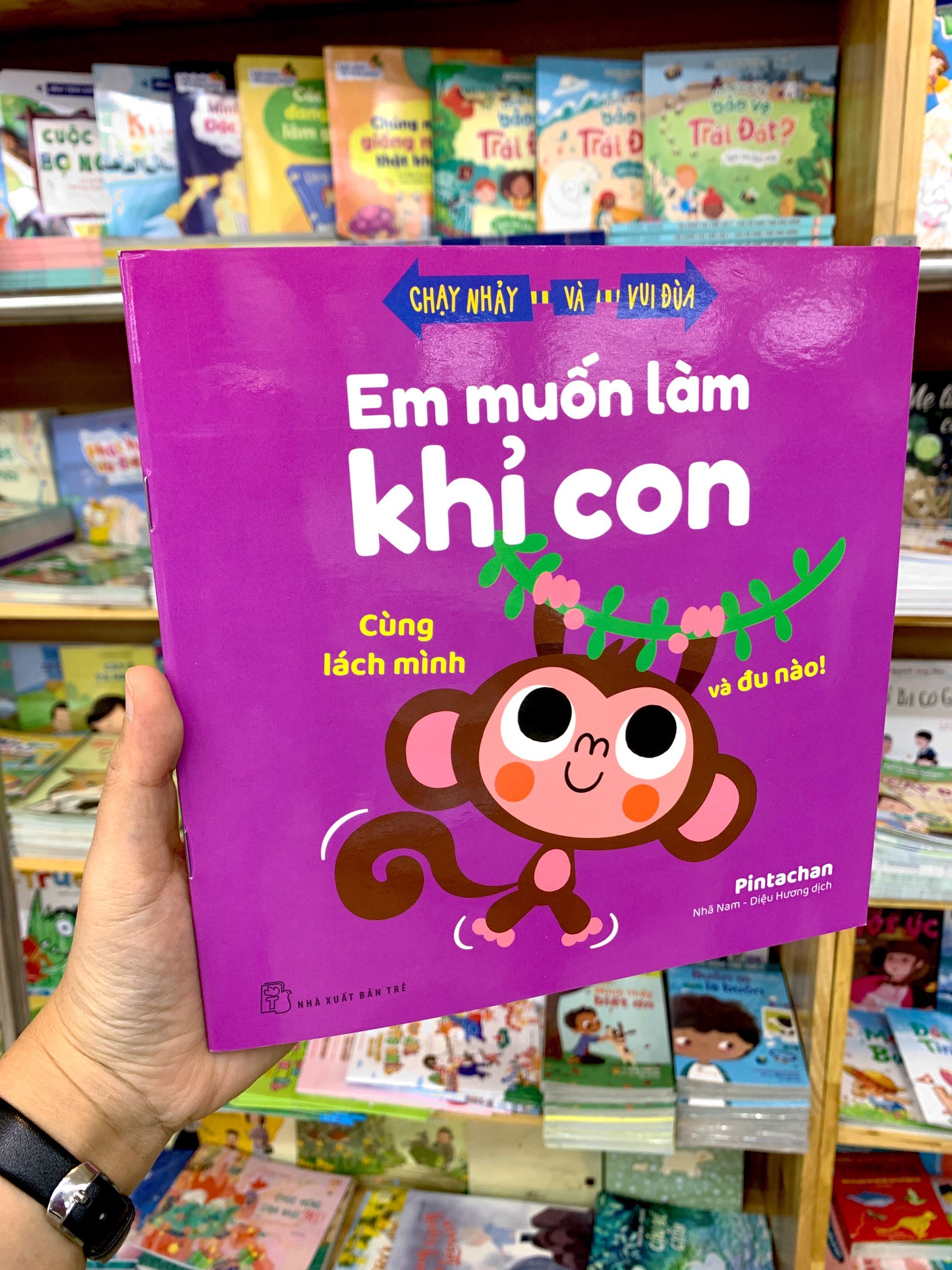 chạy nhảy và vui đùa - em muốn làm khỉ con - Ảnh 9