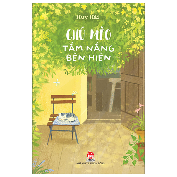 Chú Mèo Tắm Nắng Bên Hiên
