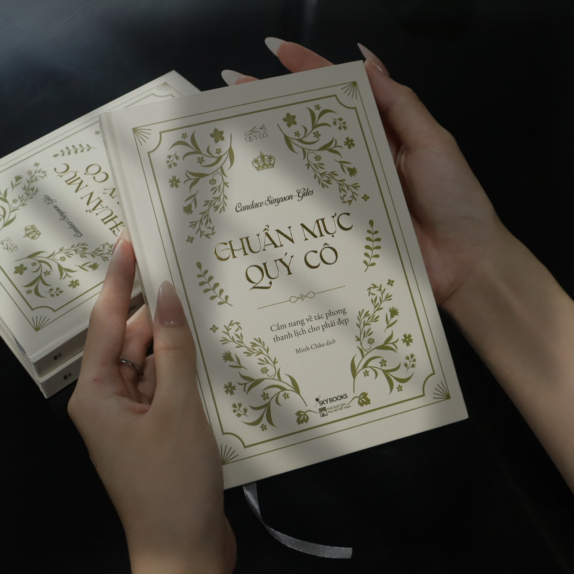 Chuẩn Mực Quý Cô - Cẩm Nang Về Tác Phong Thanh Lịch Cho Phái Đẹp - Bìa Cứng - Ảnh 5