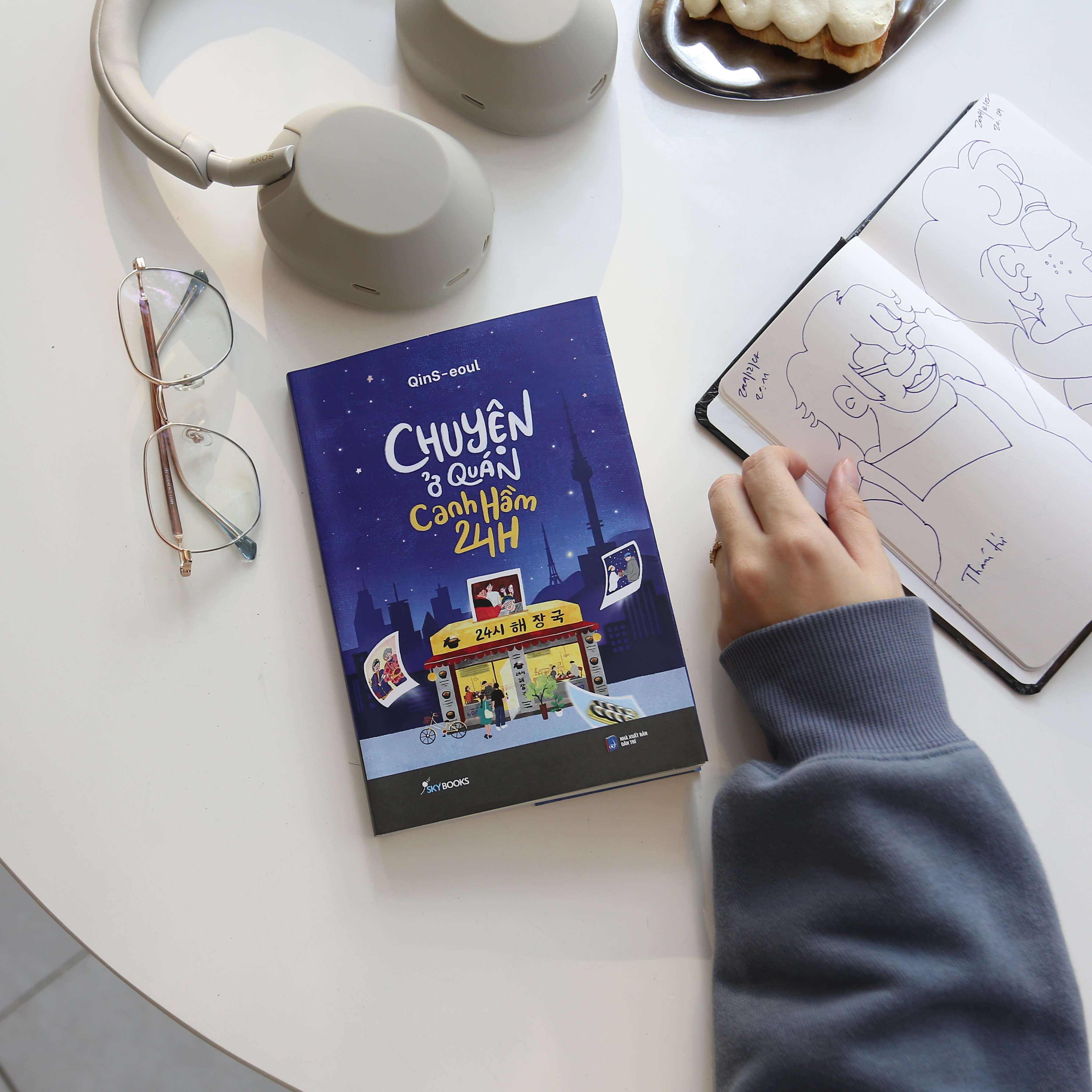 chuyện ở quán canh hầm 24h - bản đặc biệt - tặng kèm 1 bookmark + 5 postcard tô màu - Ảnh 5