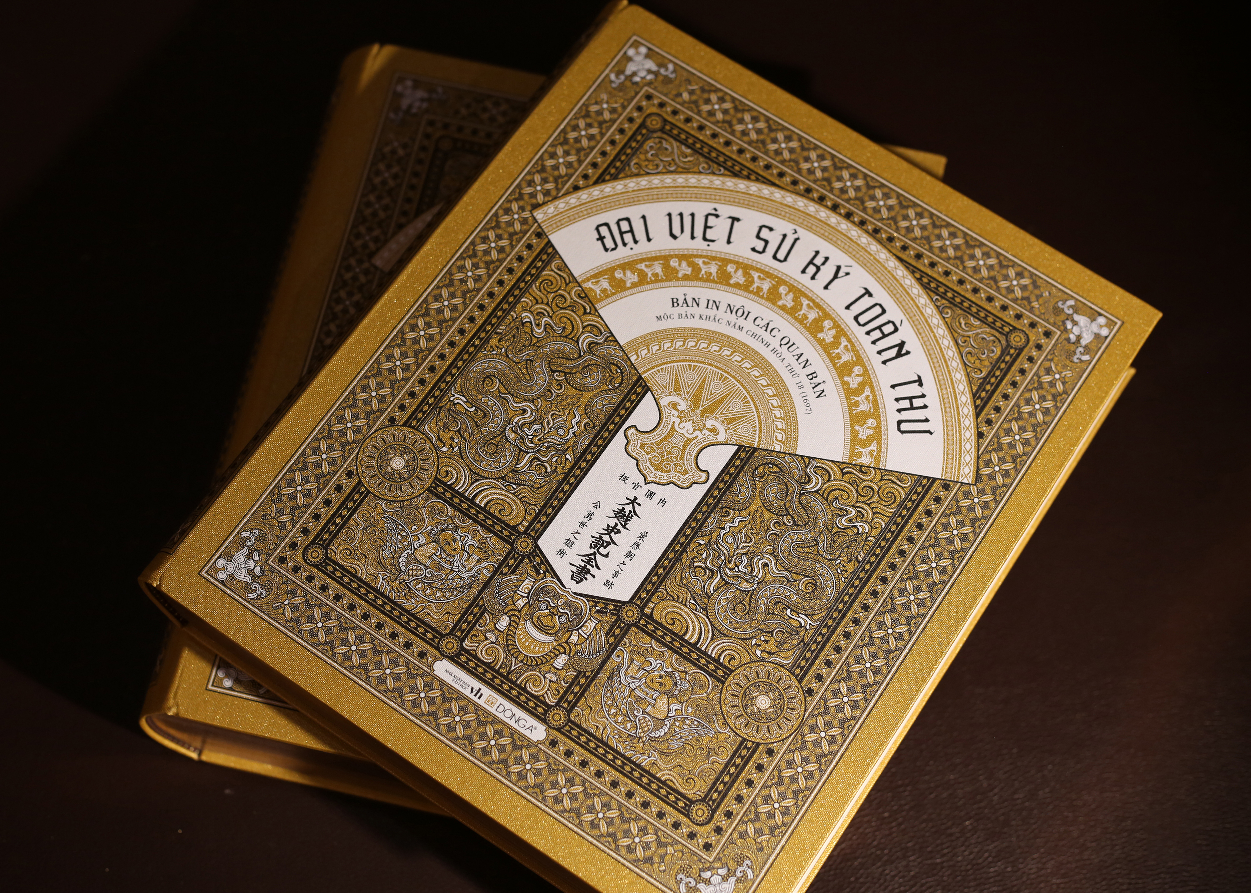 Combo Đại Việt Sử Ký Toàn Thư (Bộ 2 Quyển) - Ấn Bản Giới Hạn - Bìa Buckram + Hộp Sách Đông A - Màu Xanh Ghi - Ảnh 5