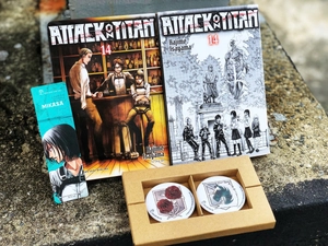 combo manga - attack on titan - tập 14 - bản thường + bản đặc biệt (bộ 2 cuốn) - tặng kèm 1 bookmark nam châm + 2 huy hiệu quân đồn trú và quân cảnh vệ - Ảnh 4