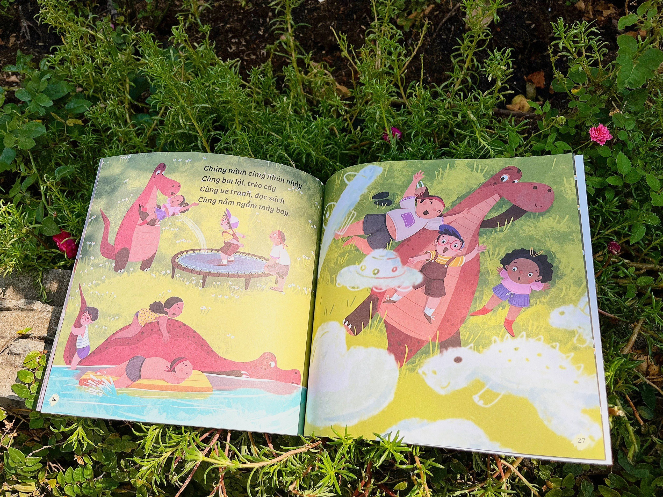 combo sách bé học yêu thương và chia sẻ - ai là siêu sao? + bảy bông hoa của gấu con + cho khủng long chơi với! (bộ 3 cuốn) - Ảnh 13