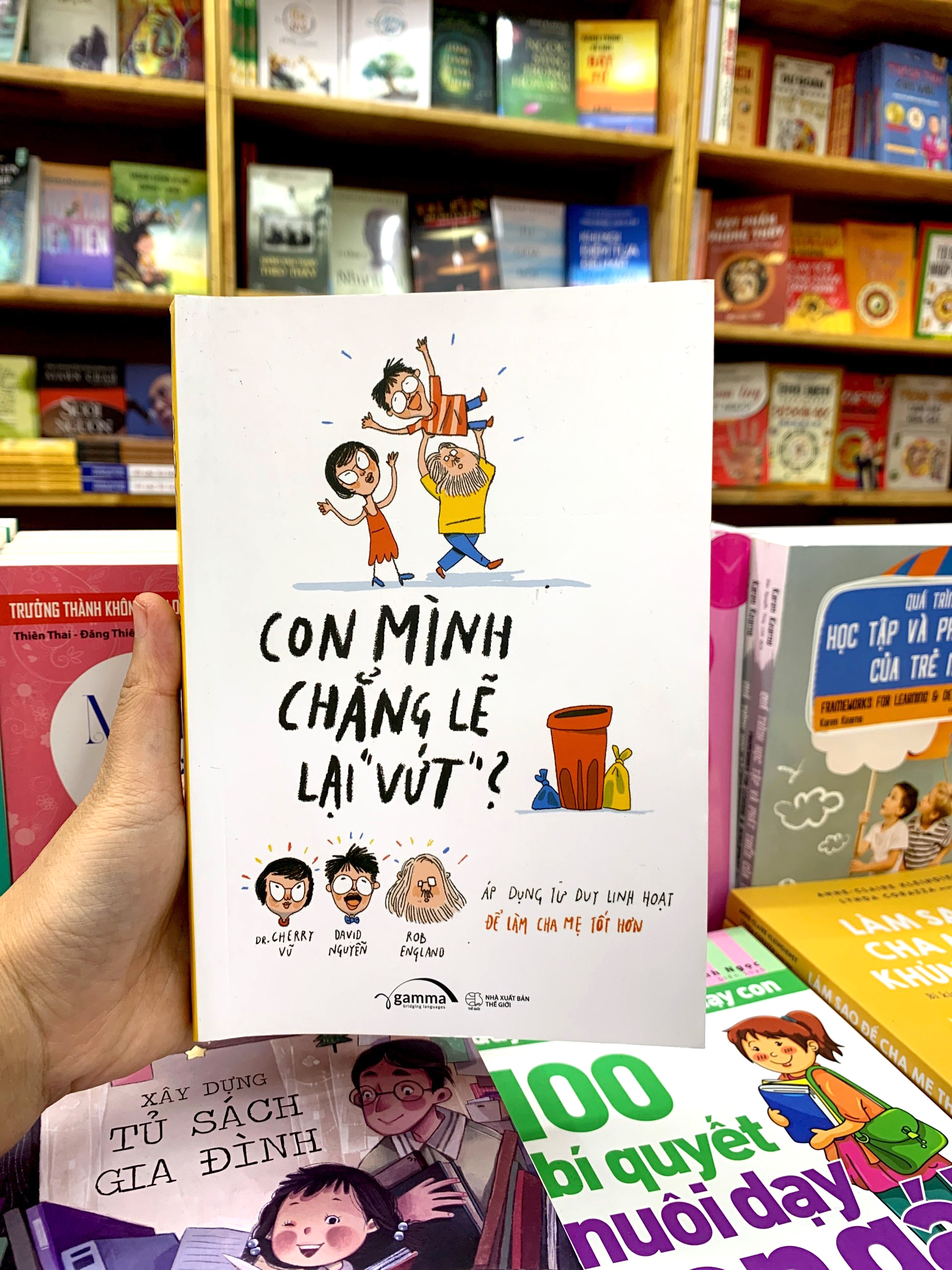 con mình chẳng lẽ lại vứt - Ảnh 10